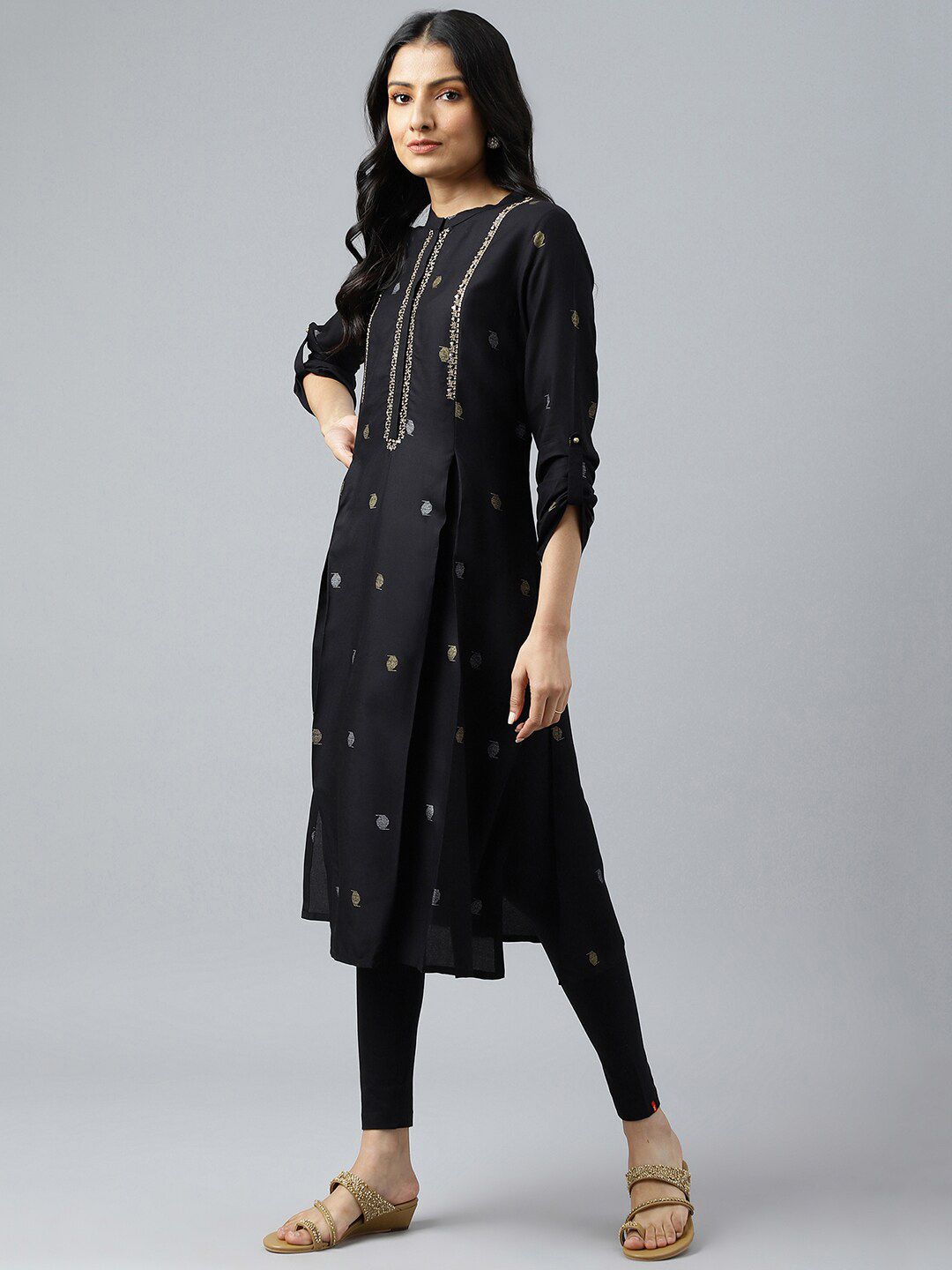 W Women Black Geometric Embroidered Thread Work Kurta
