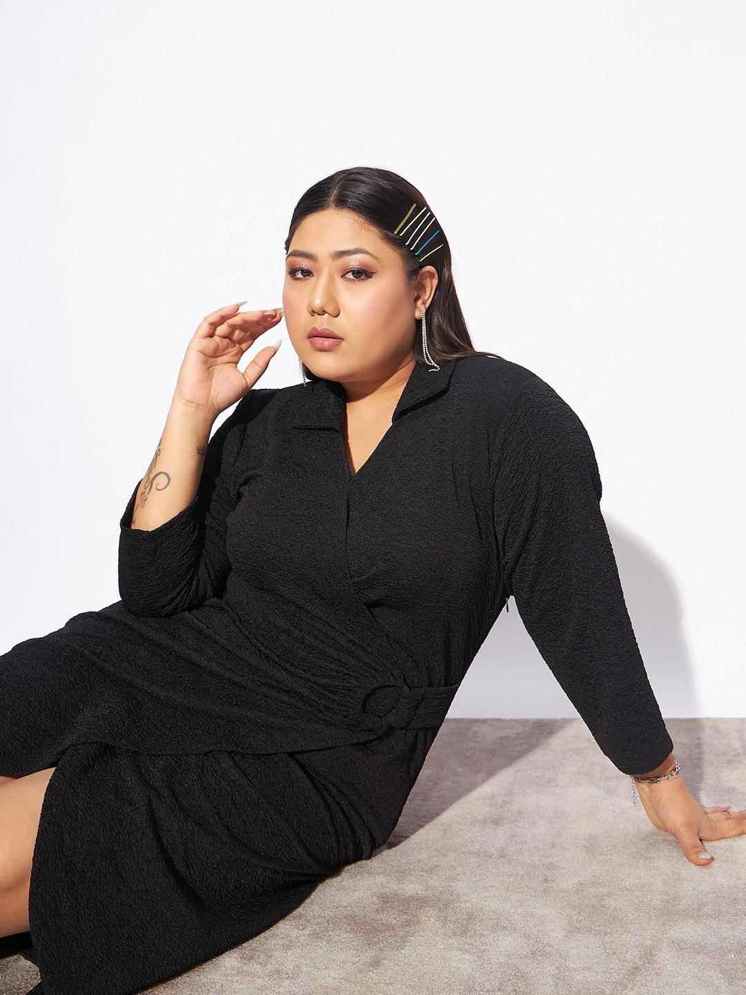 SASSAFRAS Curve Plus Size V-Neck Bodycon Dress