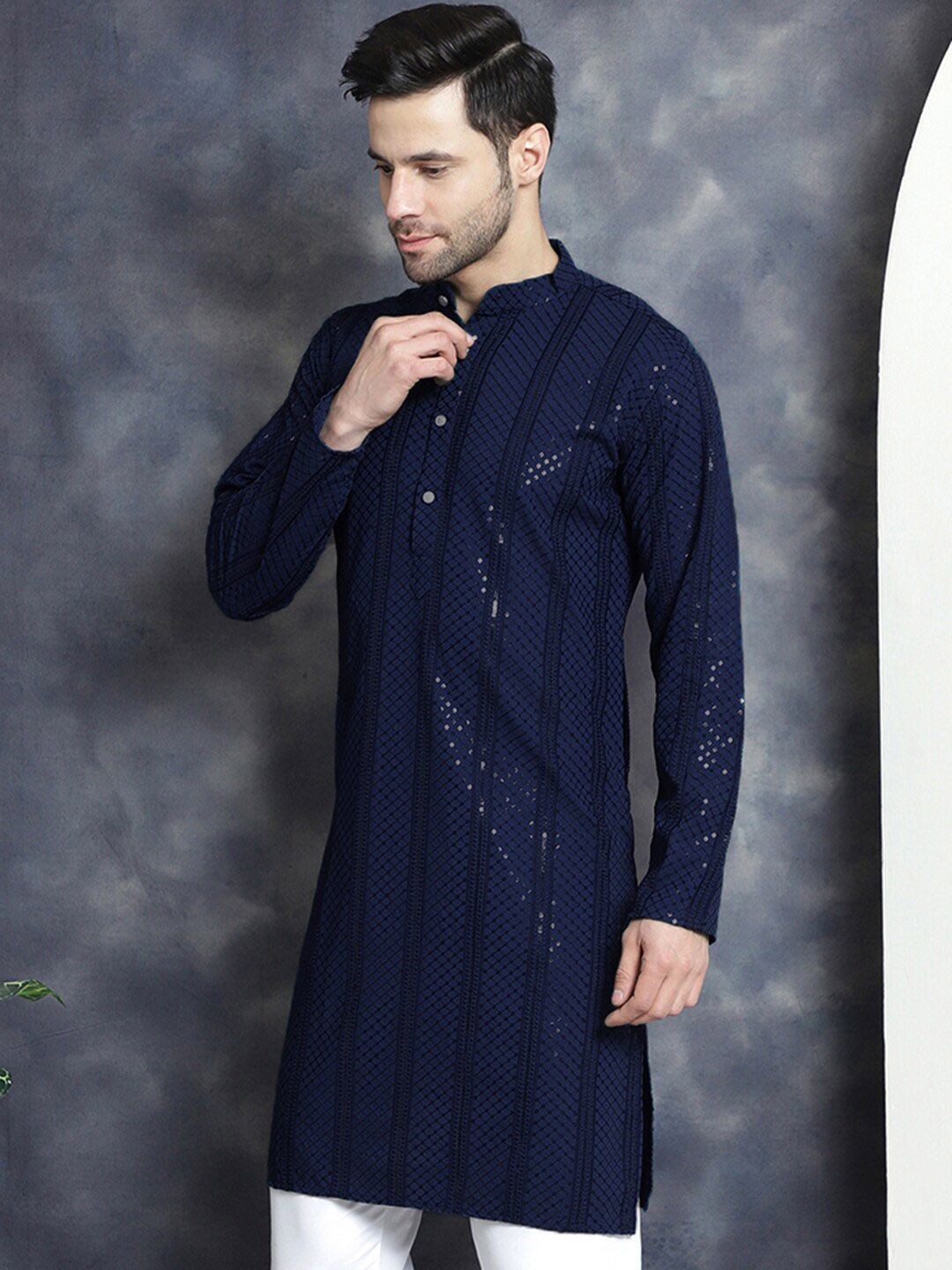 Jompers Geometric Embroidered Chikankari Mandarin Collar Straight Kurta