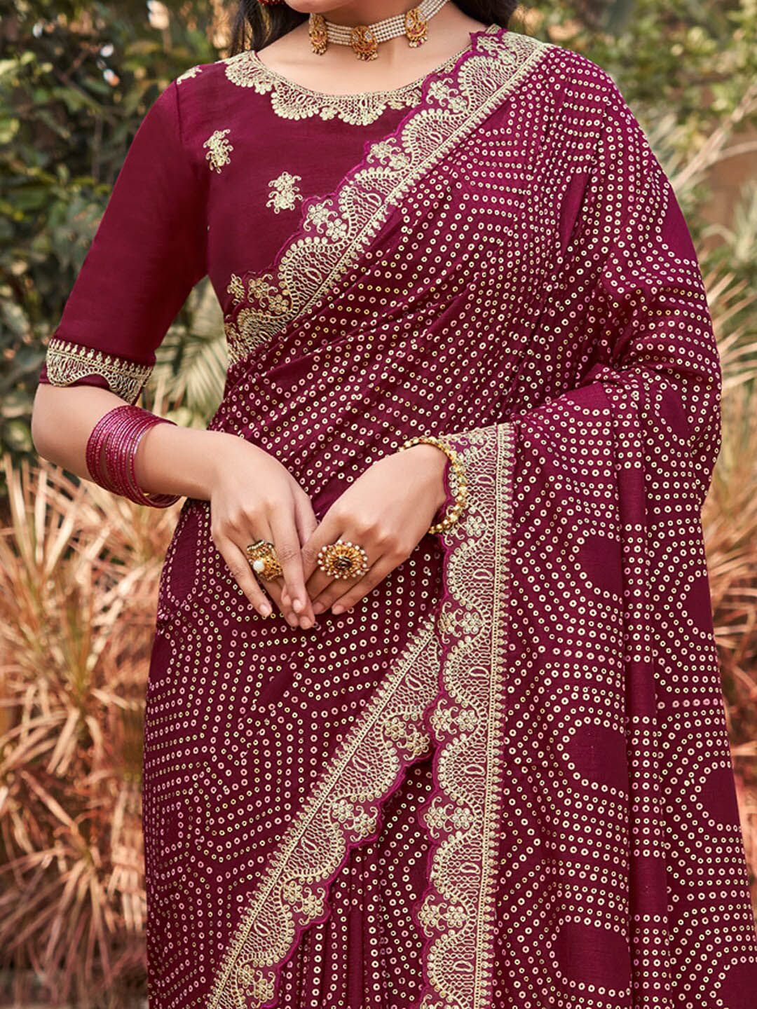 Saree mall Bandhani Sequinned Saree