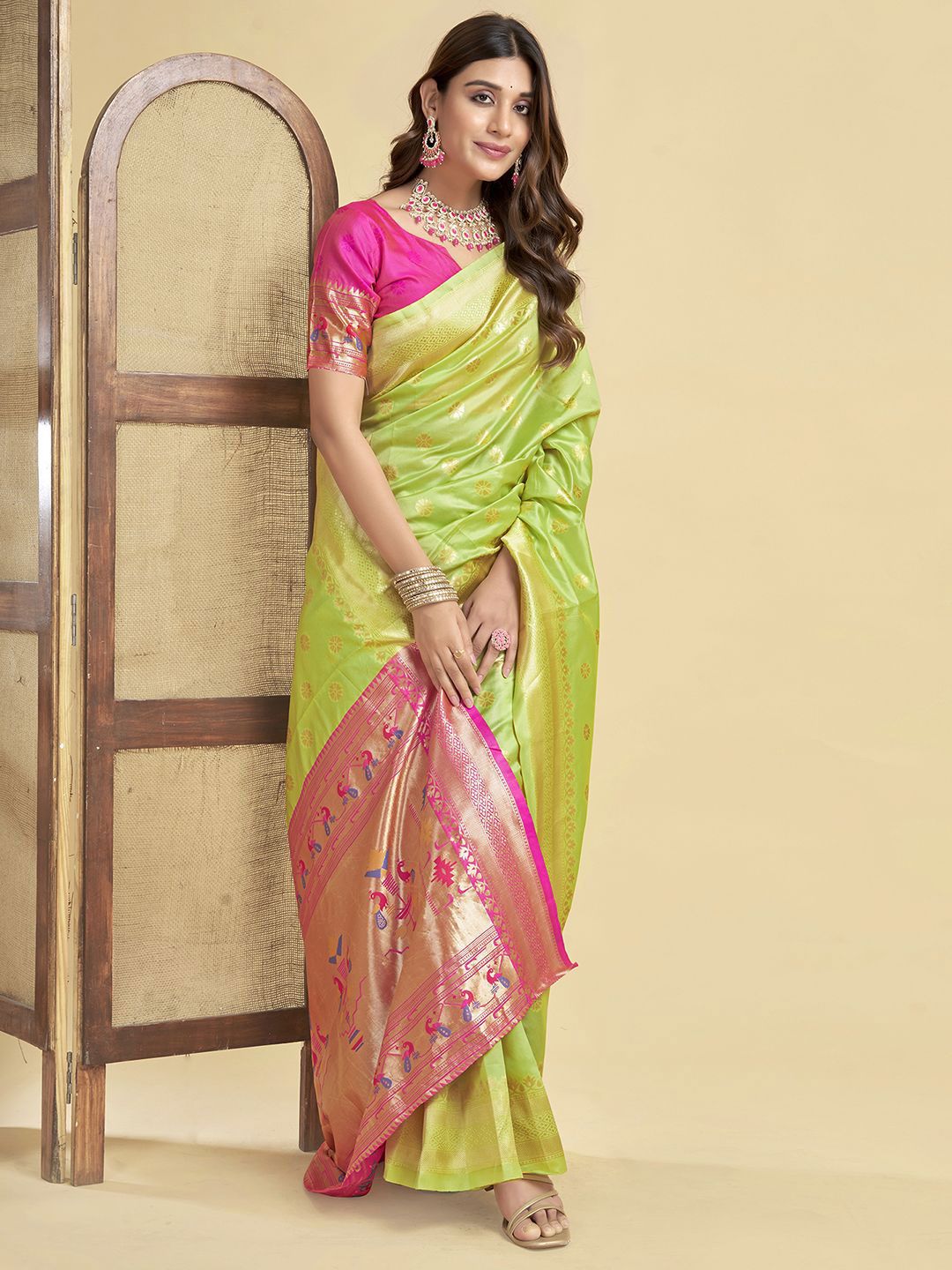 KALINI Ethnic Motif Zari Woven Banarasi Saree