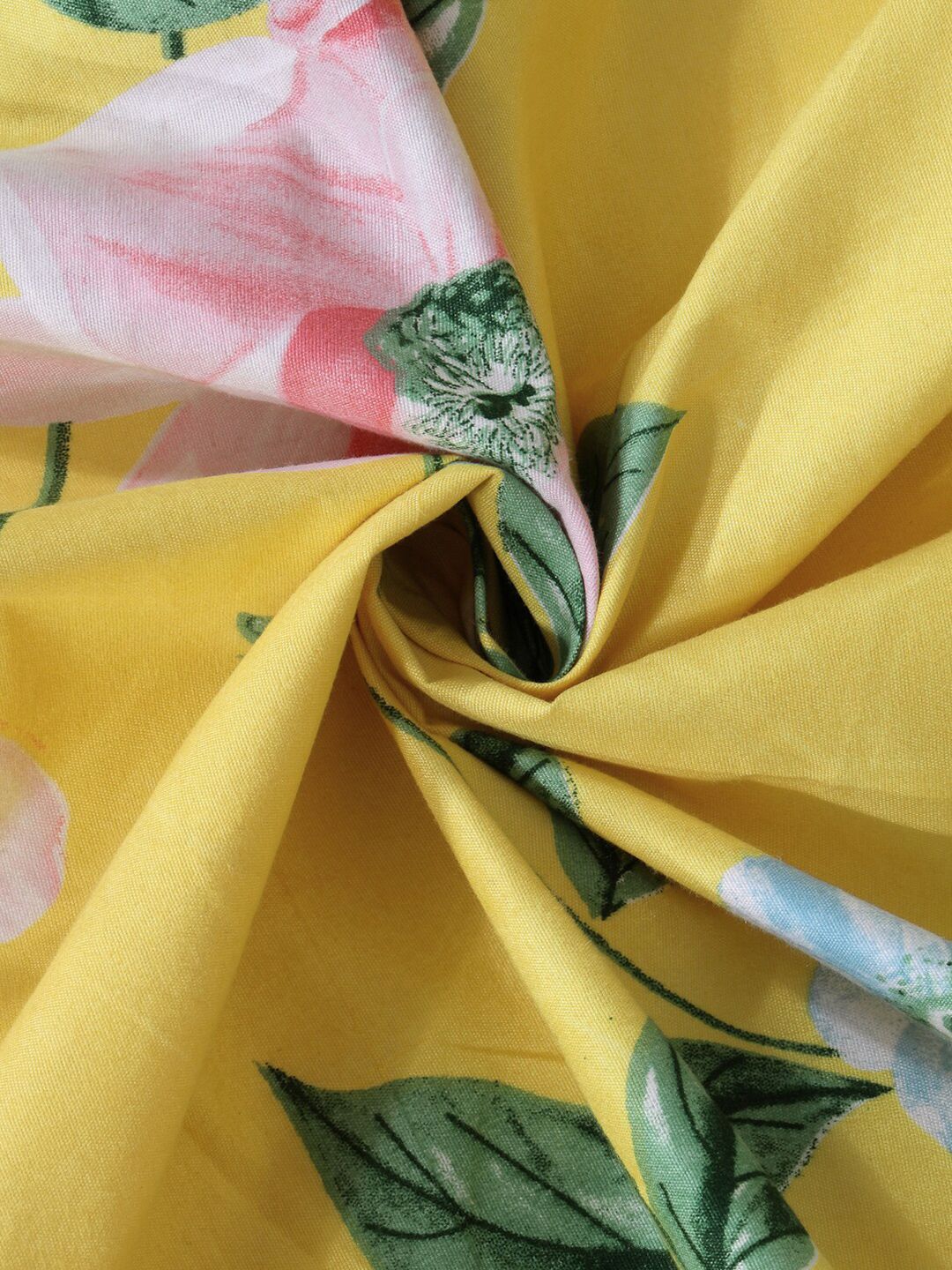 KLOTTHE Floral Printed Double King Bedsheet With 2 Pillow Covers