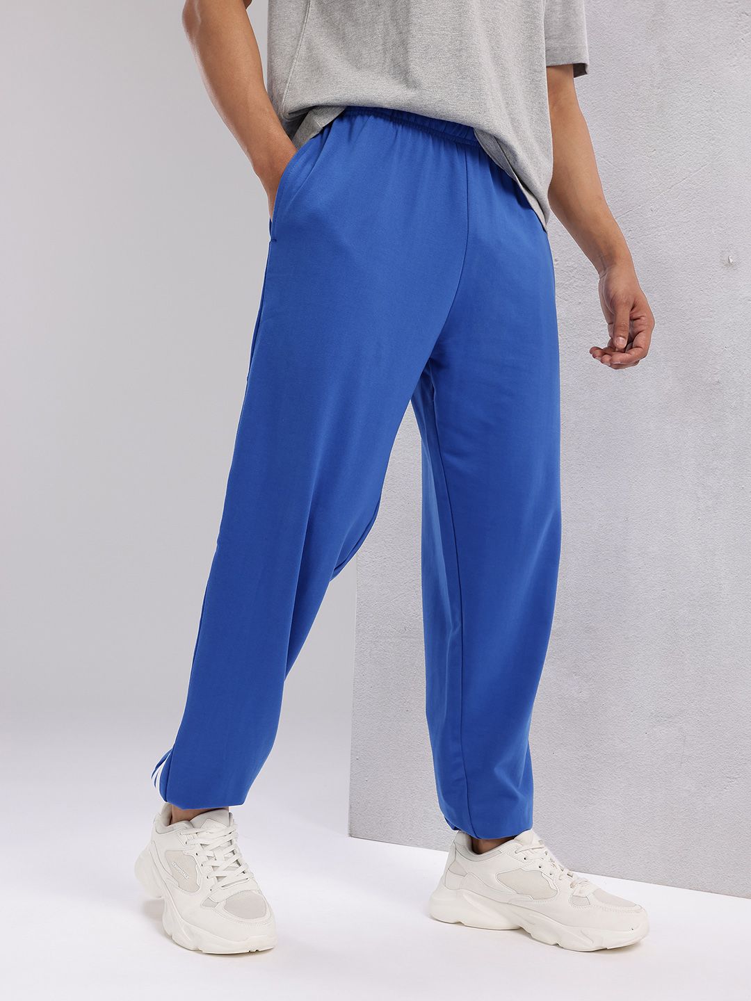 HRX by Hrithik Roshan Men Side Striped Mid-Rise Relaxed Fit Lifestyle Joggers