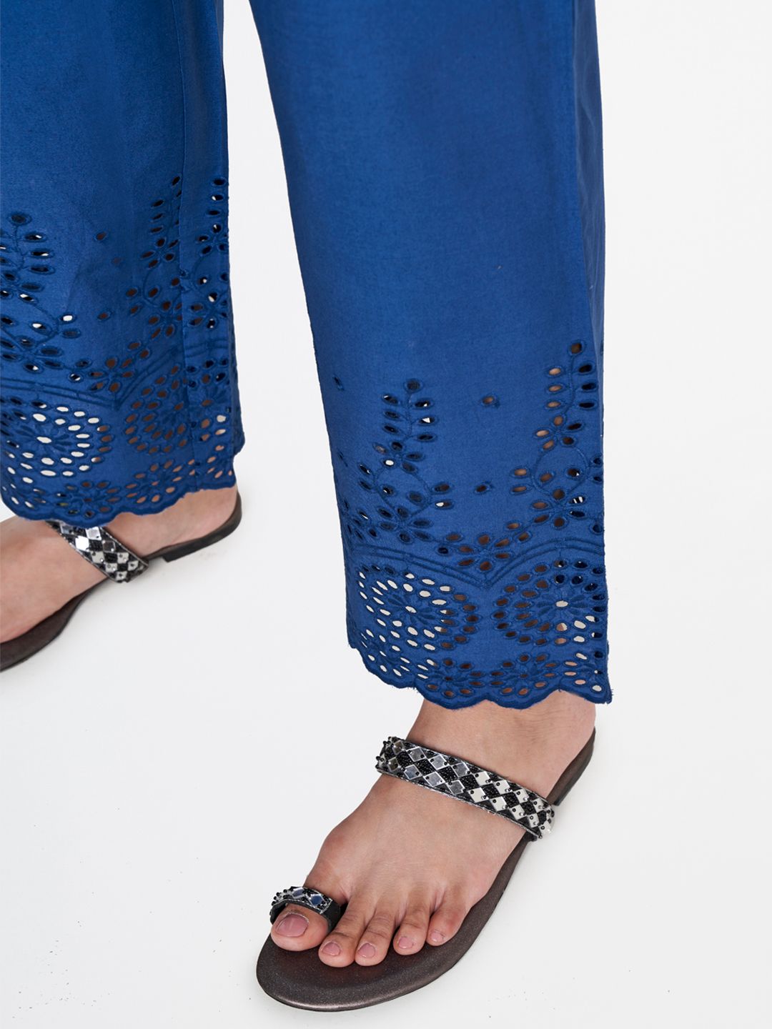 Global Desi Women Mid-Rise Straight Fit Trousers