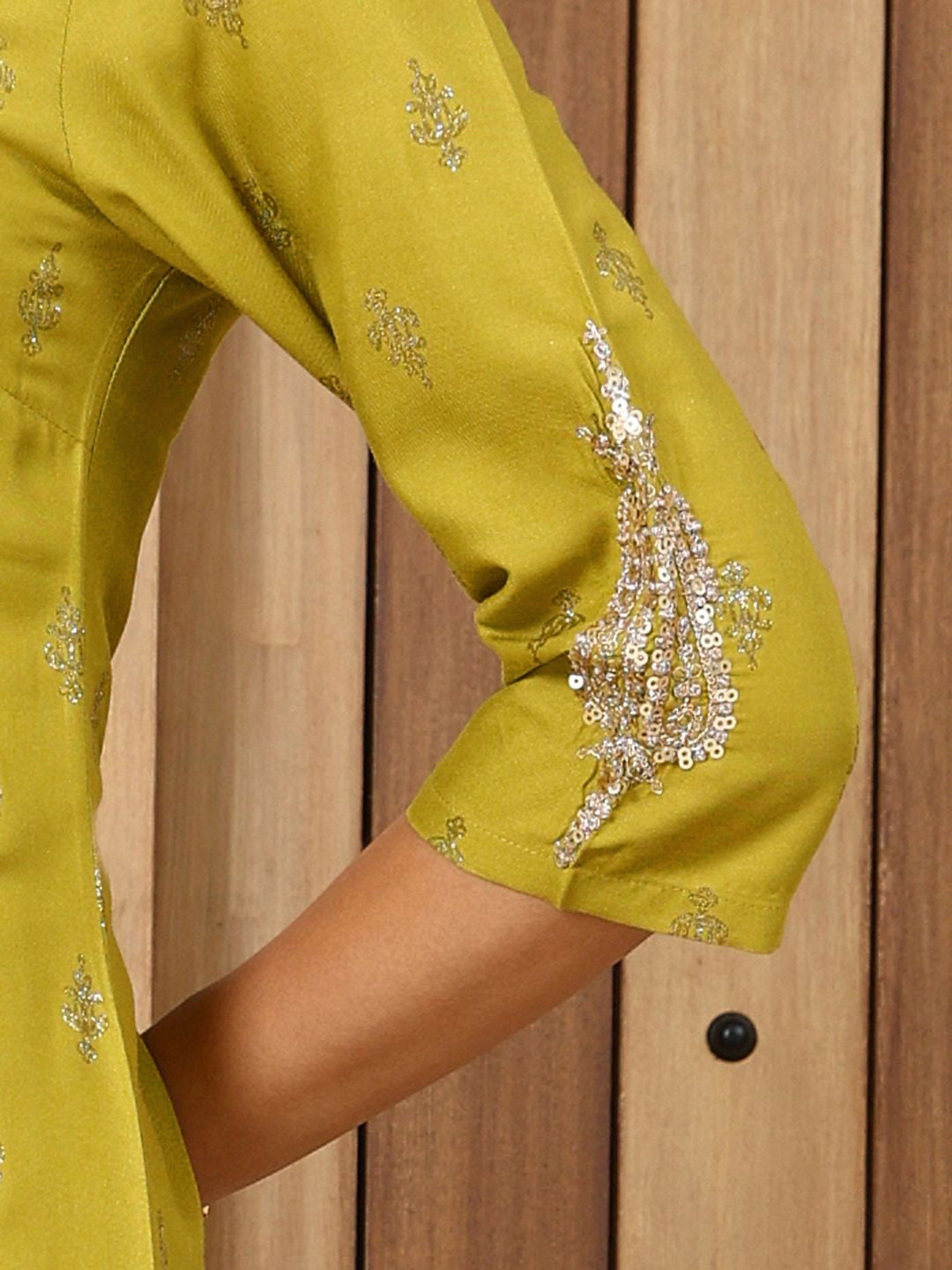 W Women Ethnic Motifs Embroidered Flared Sleeves Thread Work Kurta