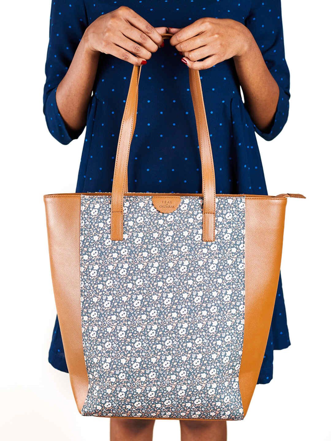 TEAL BY CHUMBAK Floral Printed Tote Bag