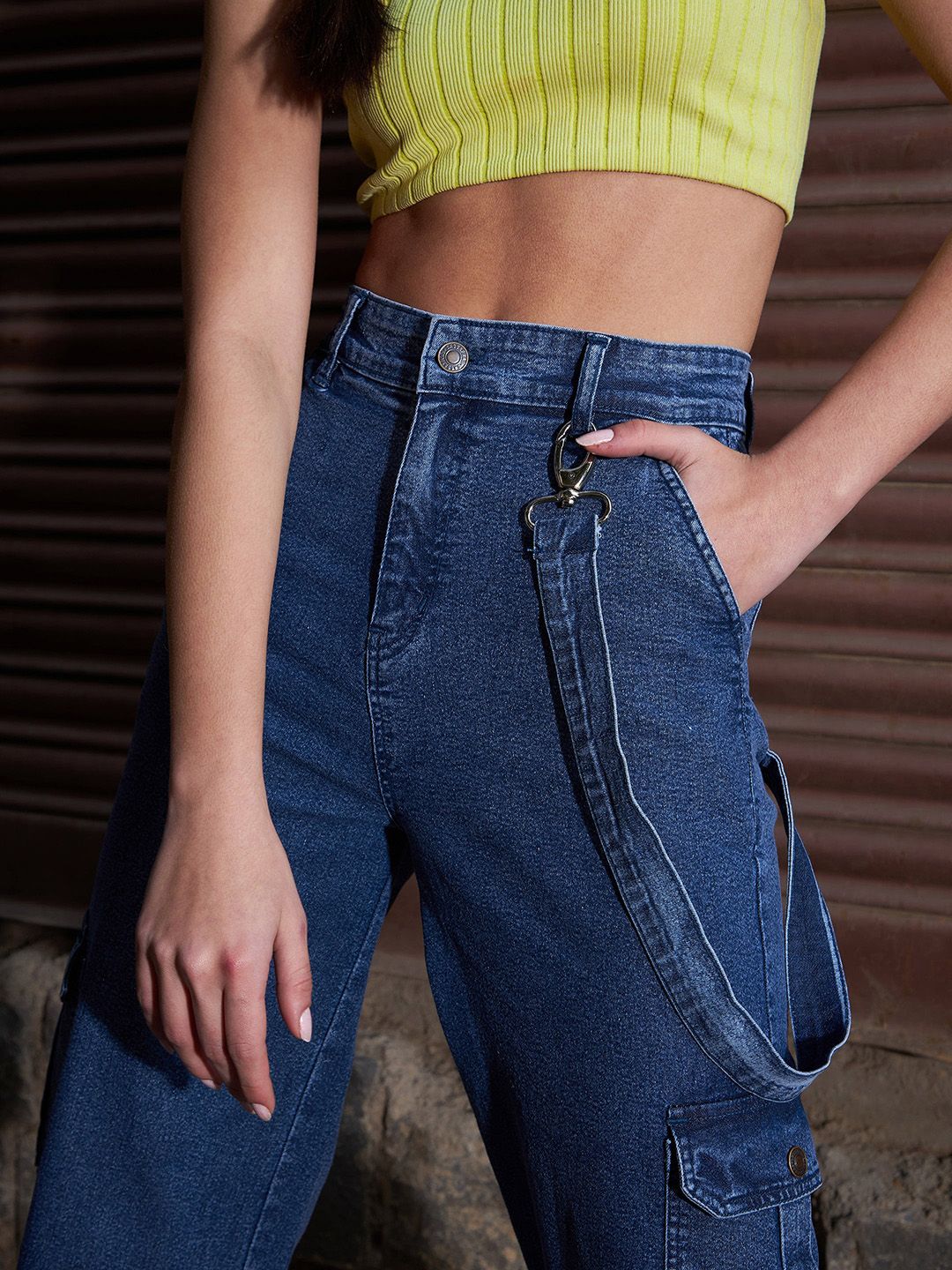 SASSAFRAS Women Mildly Distressed Light Fade Stretchable Jeans