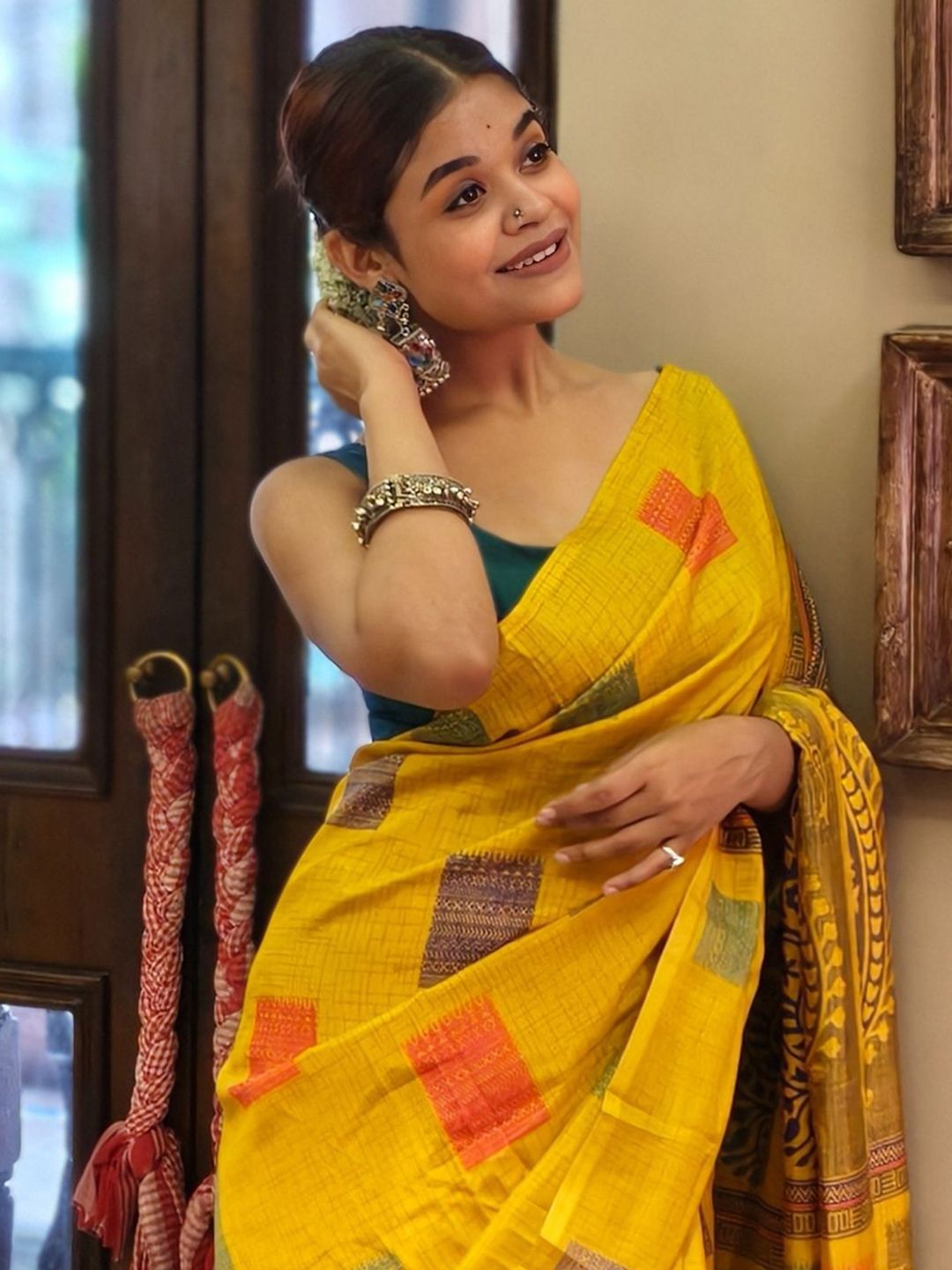 KALINI Geometric Saree With Blouse Piece