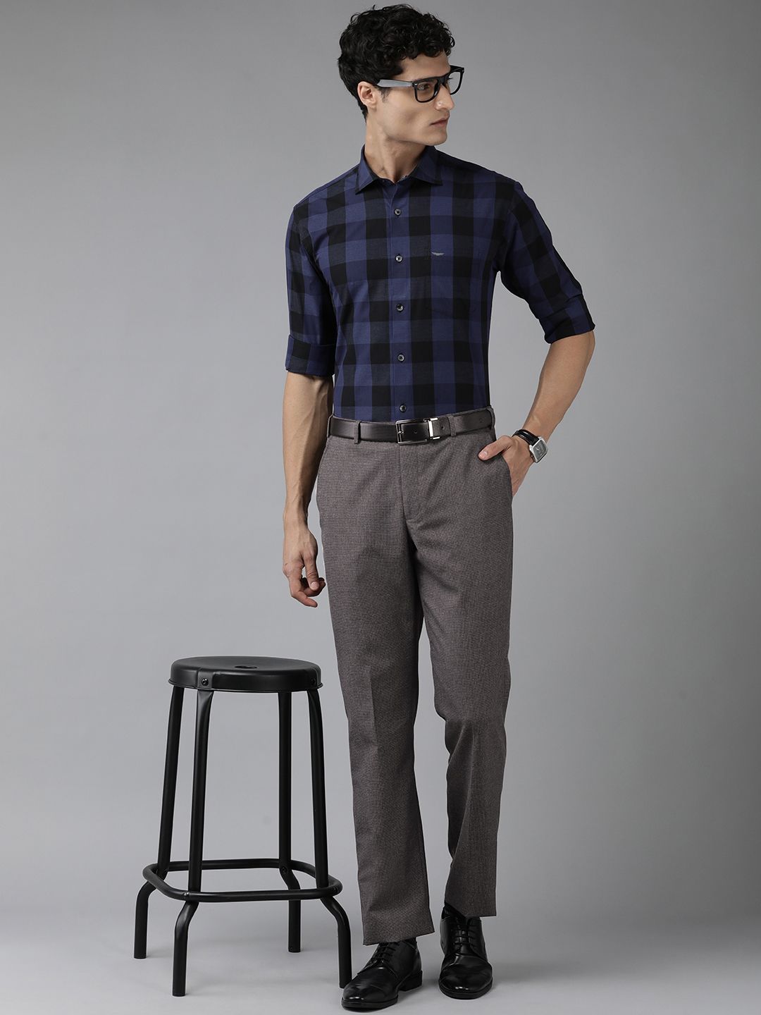 Park Avenue Men Mid-Rise Textured Smart Trousers