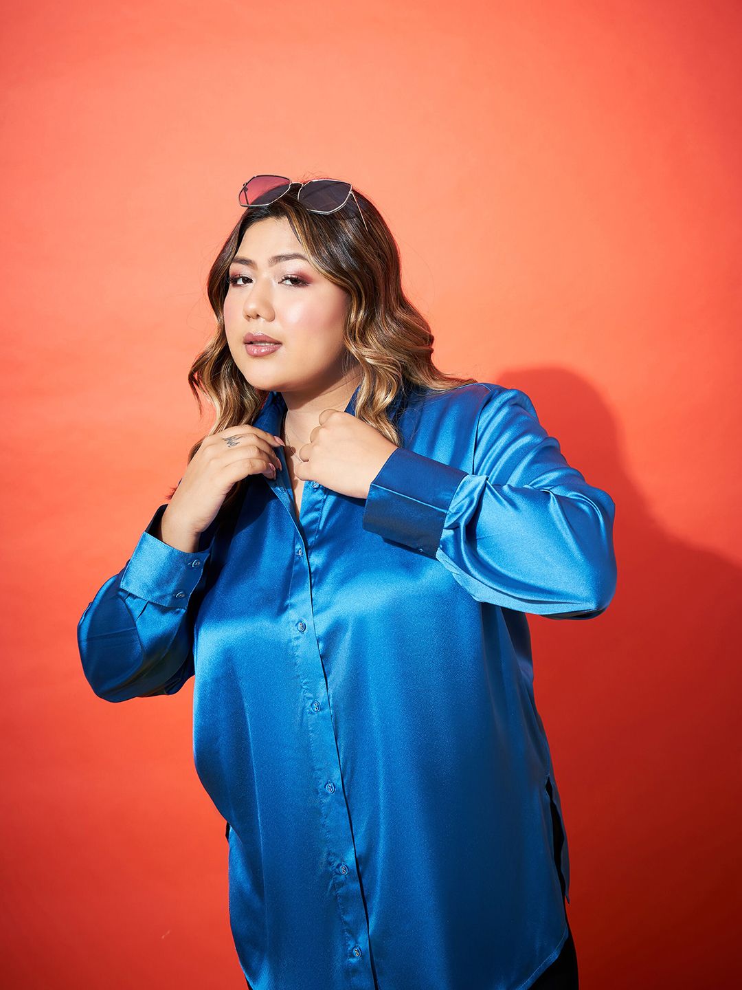 SASSAFRAS Curve Blue Comfort Spread Collar Opaque Satin Casual Shirt