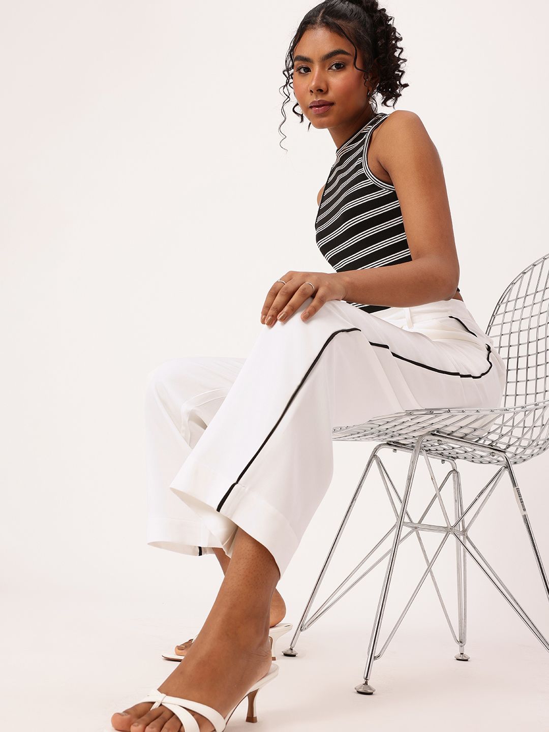 DressBerry Women Modern Touch Side Piping Detail Pleated Trousers