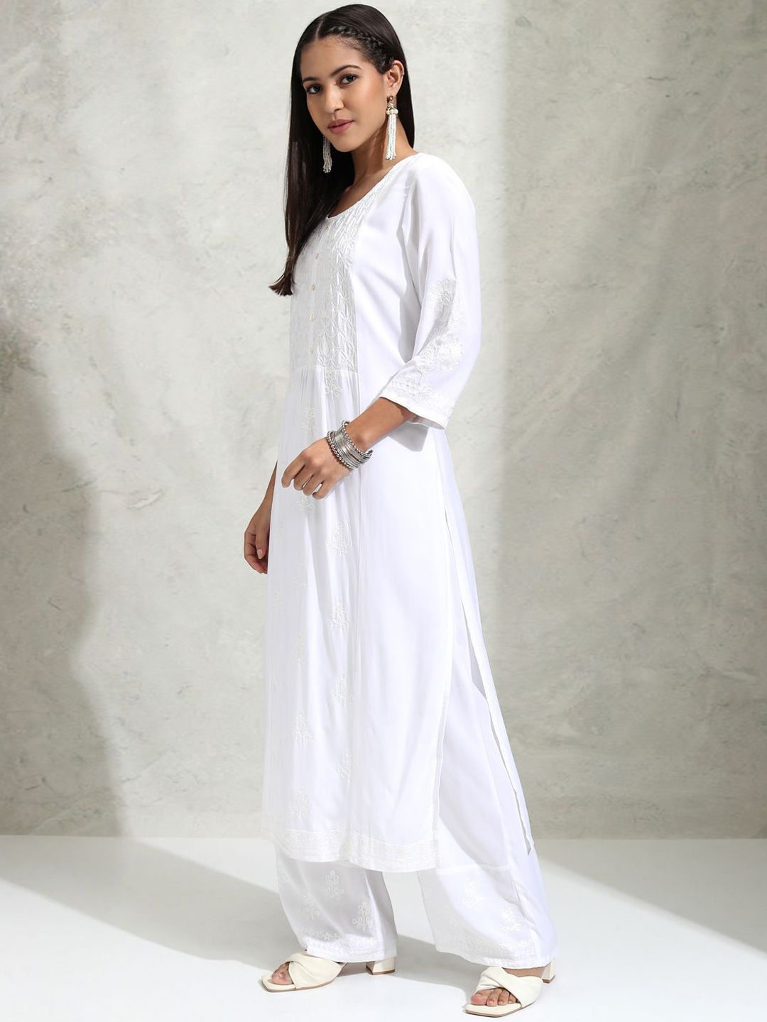 Vishudh White Floral Embroidered Thread Work Straight Kurta With Palazzos