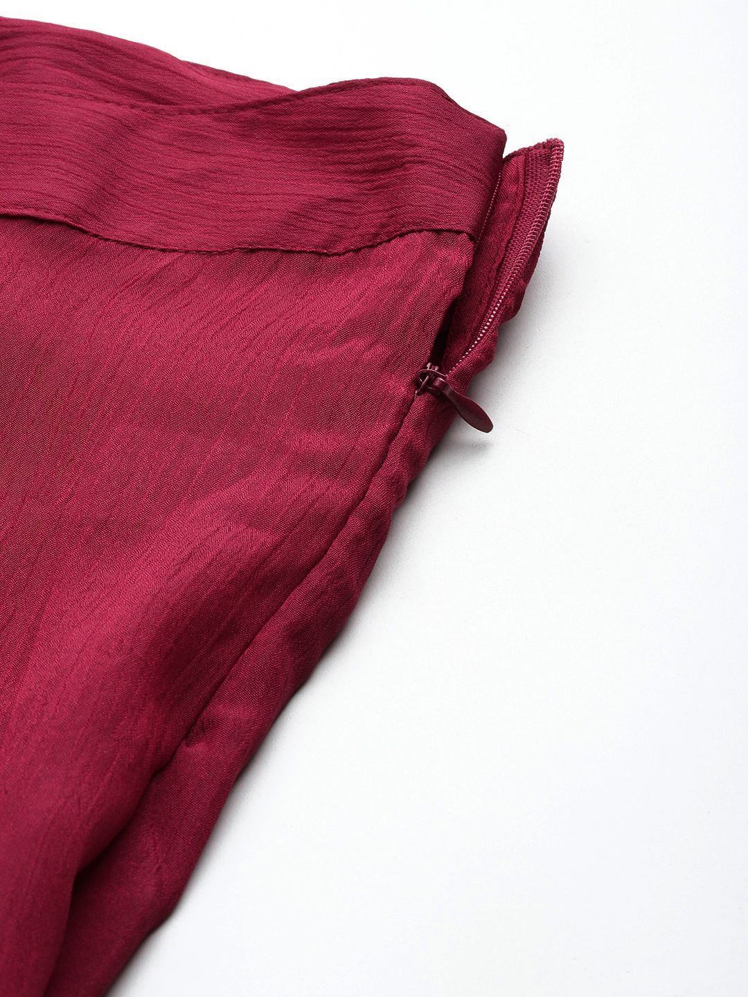 Semua tentang anda di atas leher halter dengan skirt berlipat A-line