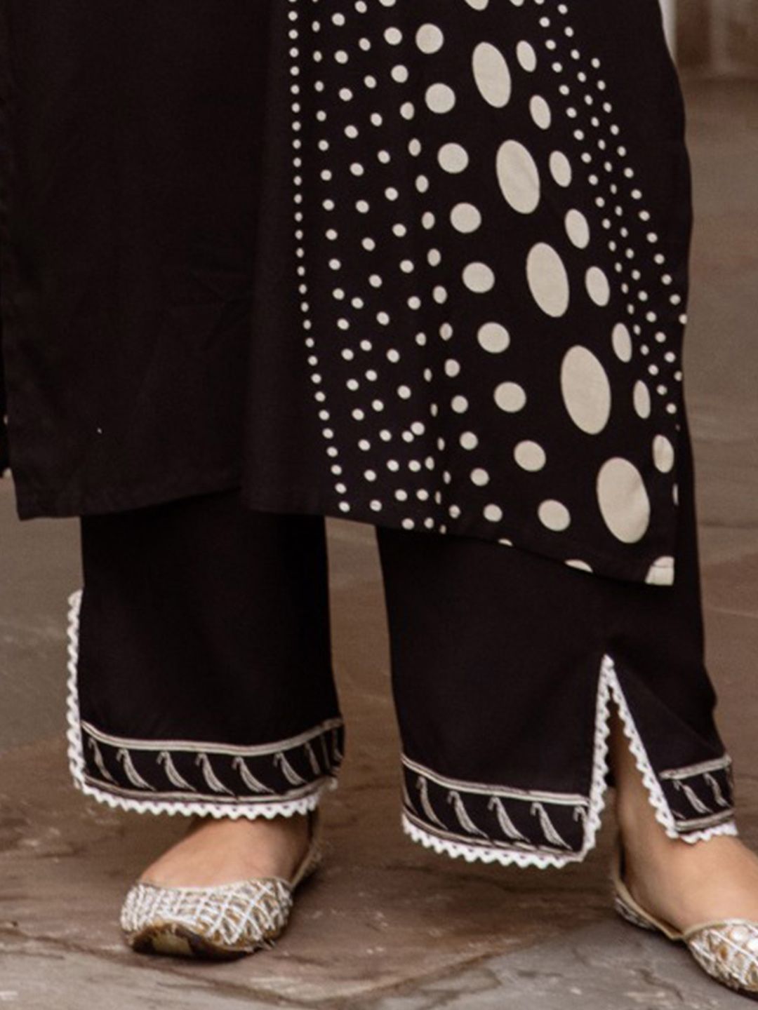 Indo Era Floral Printed Mandarin Collar Straight Kurta With Trousers