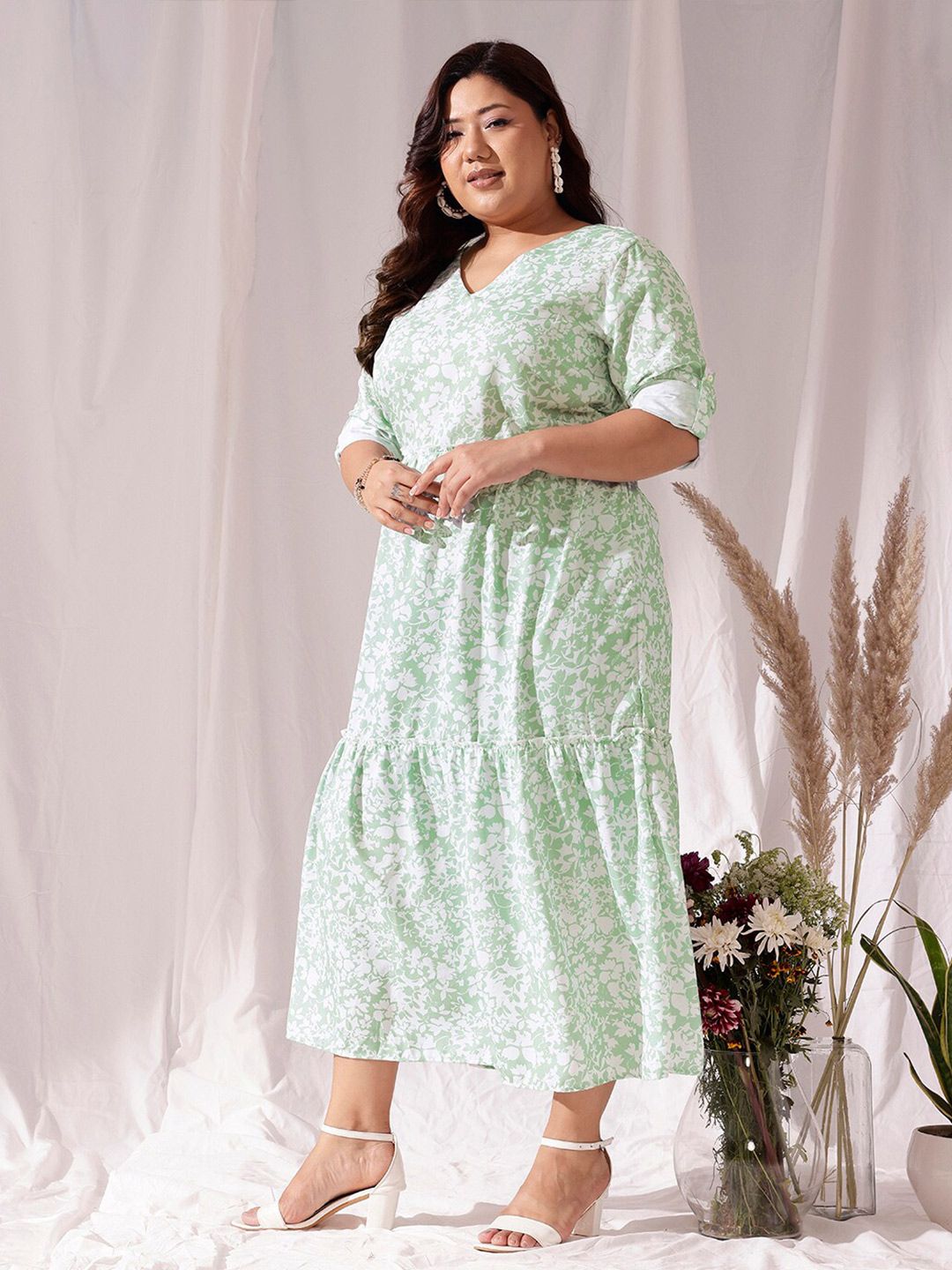 CURVY STREET Green Floral Printed V-Neck Flared Fit & Flare Dress