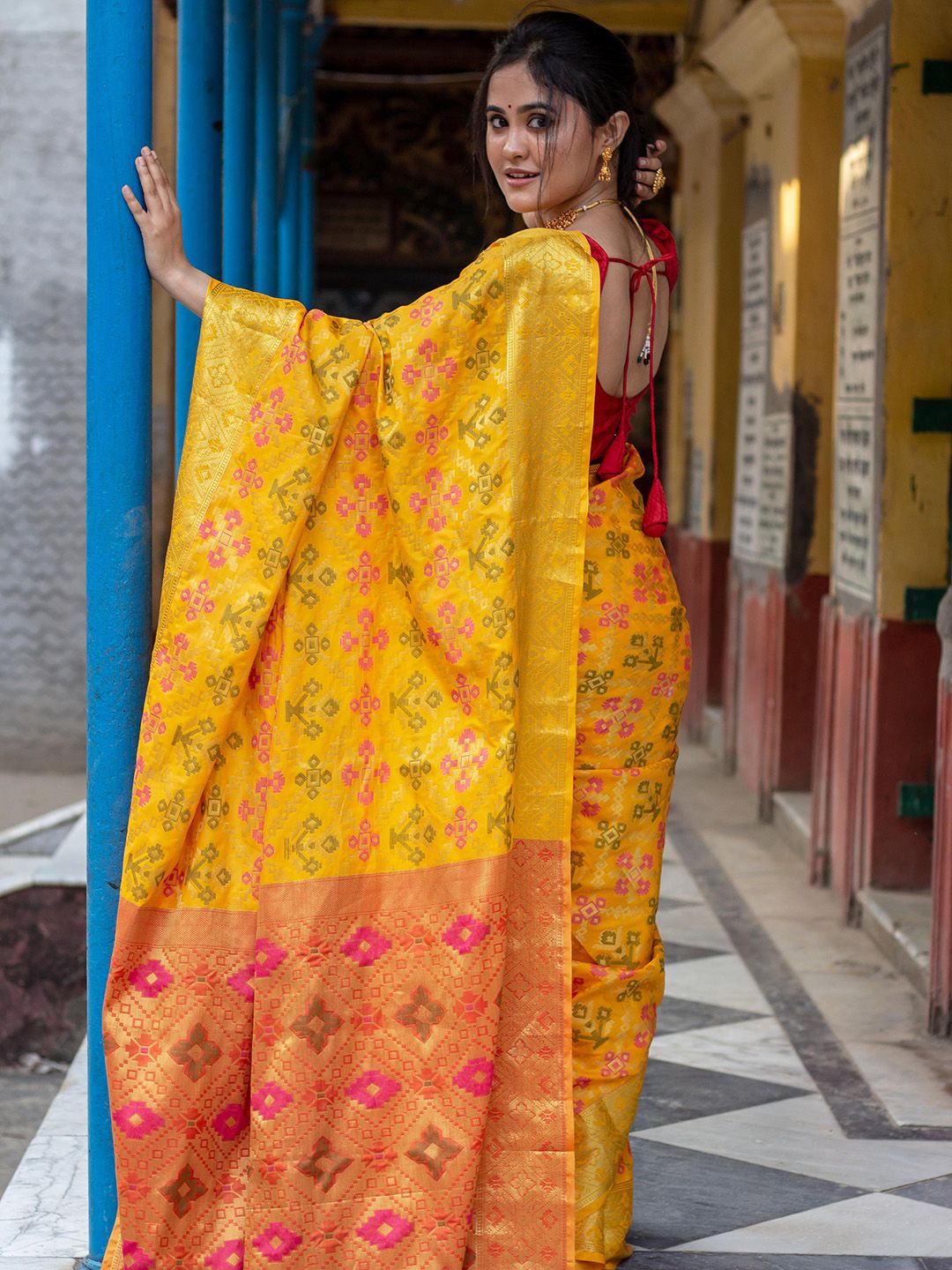 KALINI Woven Design Zari  Kanjeevaram Silk Blend Saree