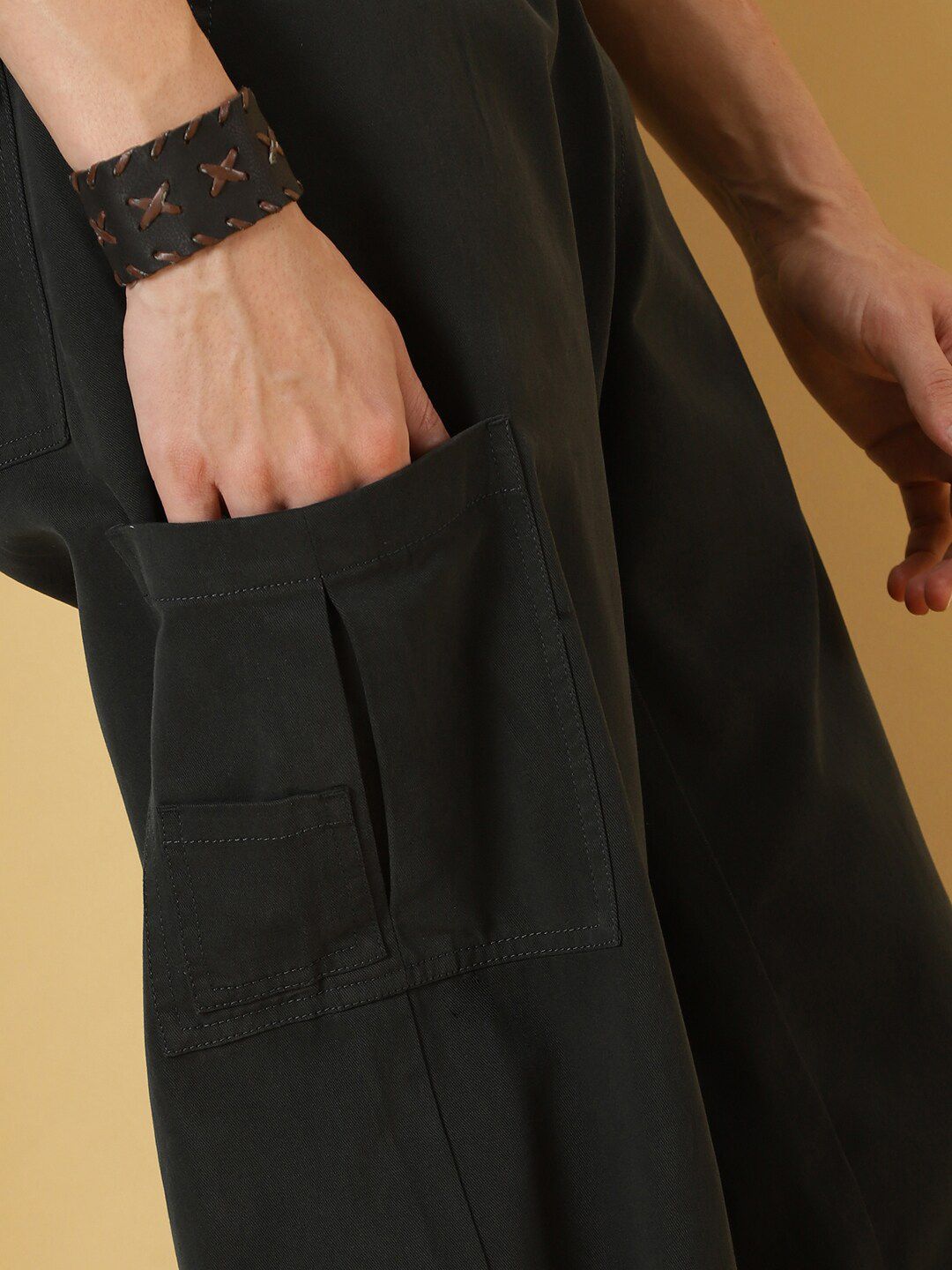 Thomas Scott Men Mid Rise Parachute Fit Pure Cotton Cargo Trousers