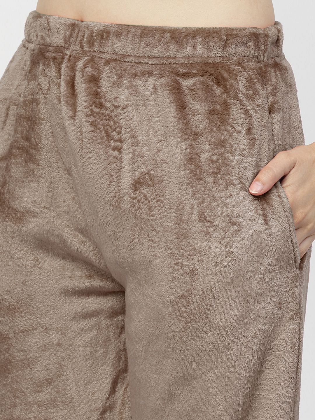 Kemeja Klotthe Woolen dengan seluar
