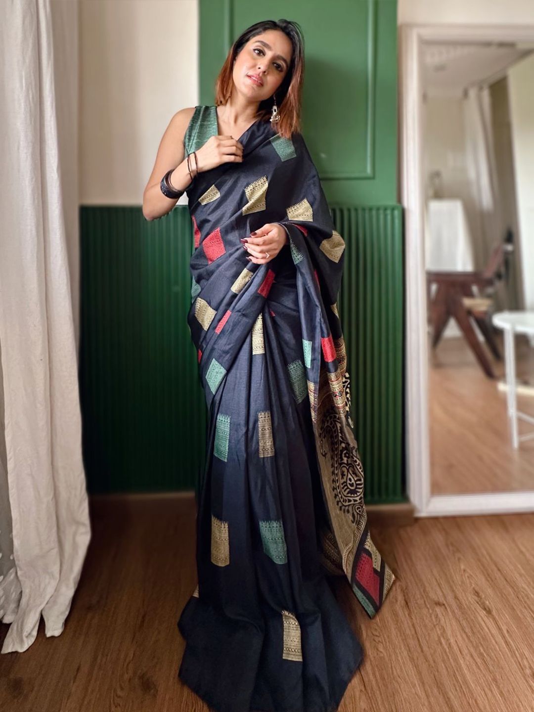 KALINI Ethnic Motifs Printed Saree With Blouse Piece