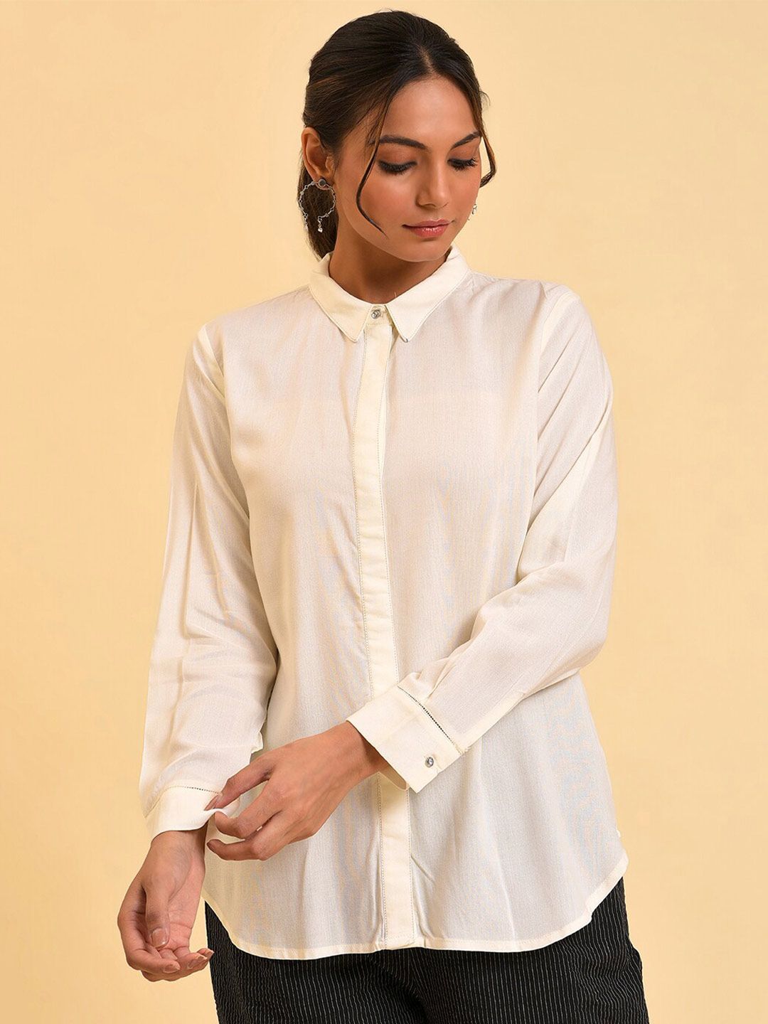 W White Spread Collar Long Sleeve Casual Shirt