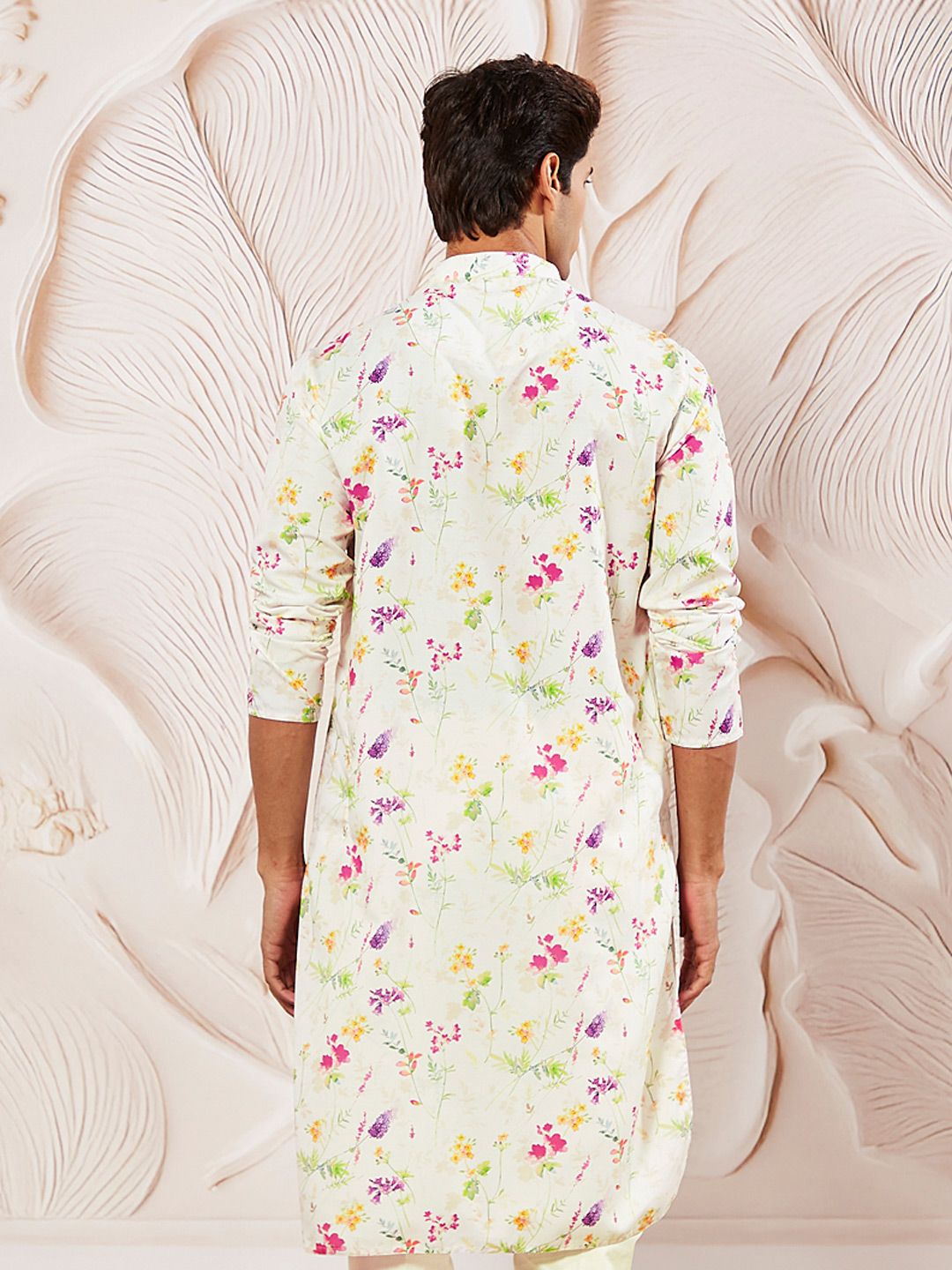 VASTRAMAY Men Cream Floral Printed Kurta