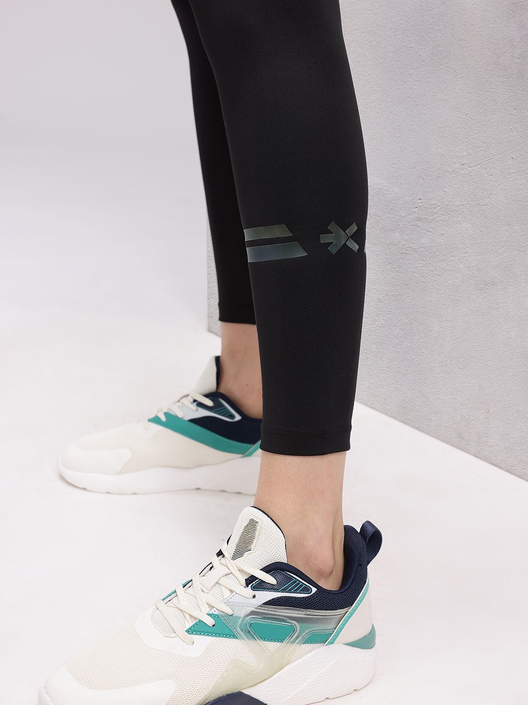 HRX by Hrithik Roshan Women Cropped Rapid-Dry Training Tights with Brand Logo Detail