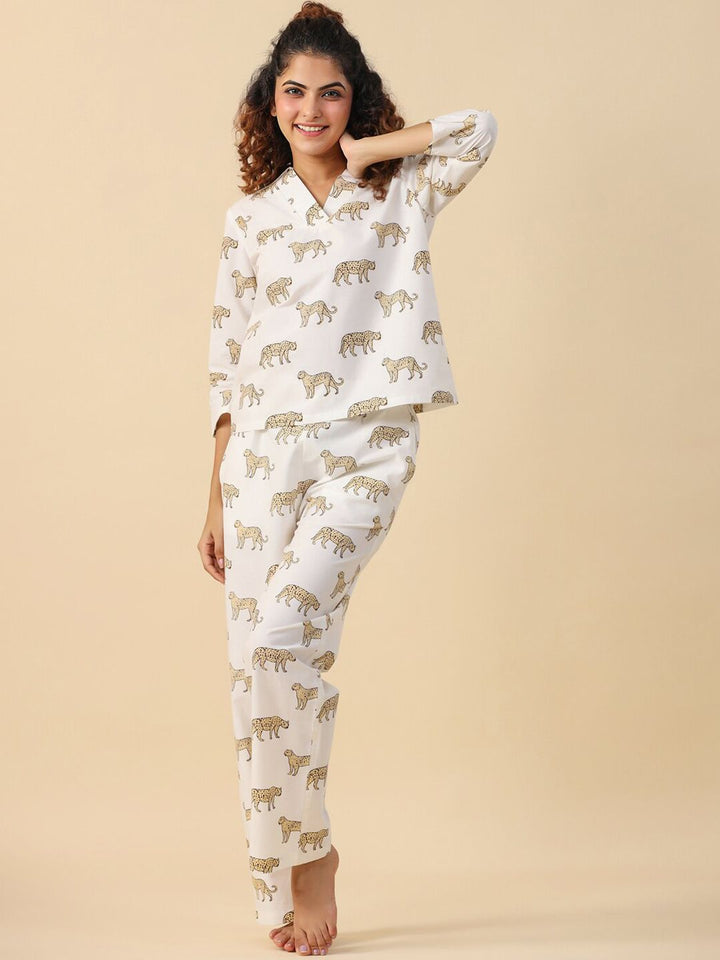 SANSKRUTIHOMES Conversational Printed Pure Cotton Night suit