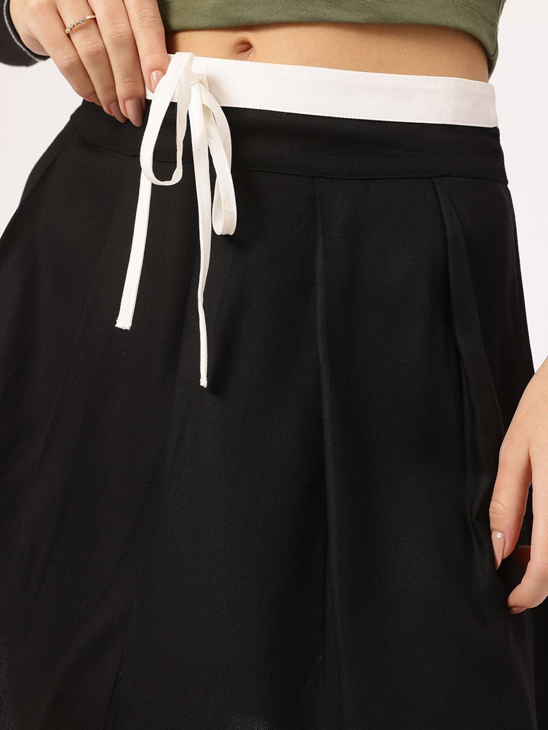 DressBerry Skater Chic Contrast Waistband Mini Skirt