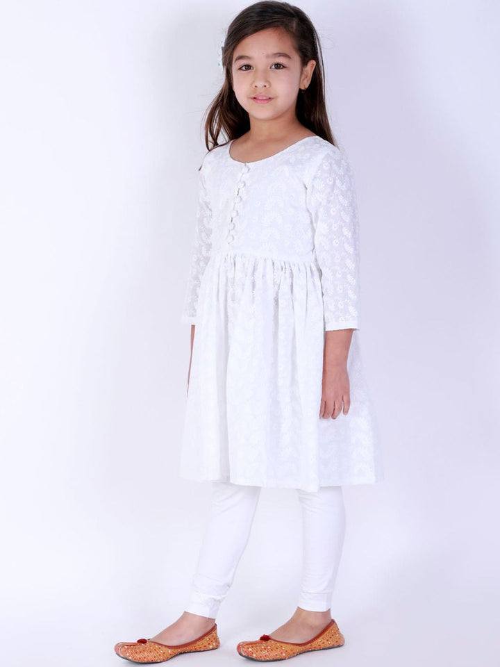 VASTRAMAY Girls White Chikankari Cotton Kurta And Leggings