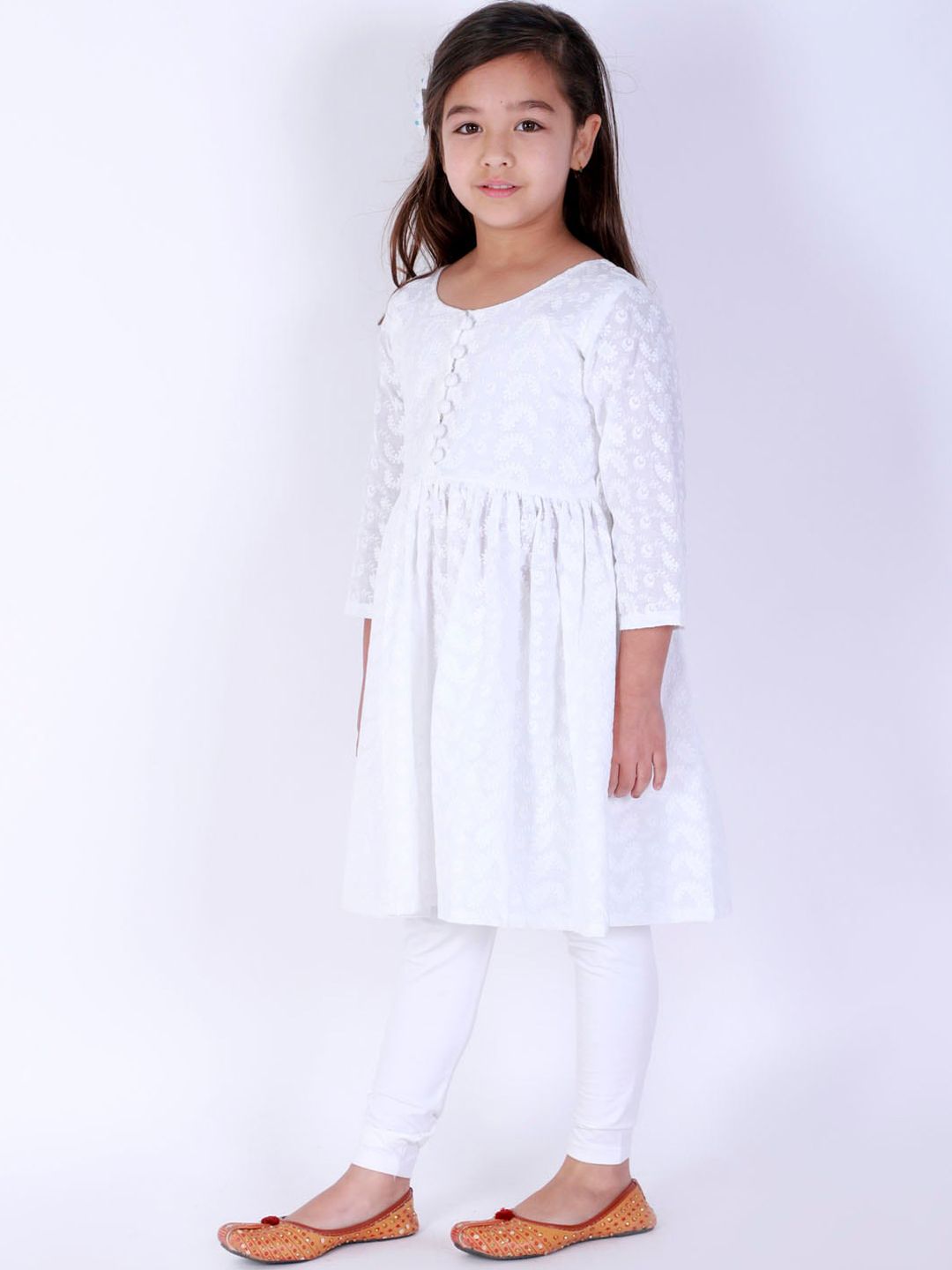 VASTRAMAY Girls White Chikankari Cotton Kurta And Leggings