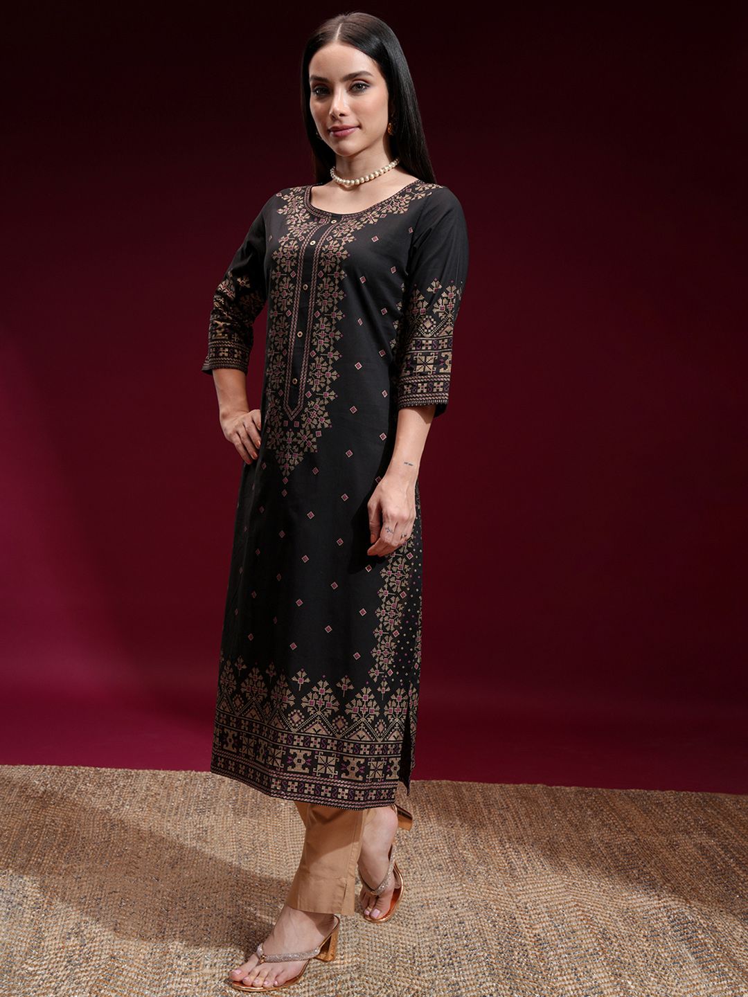 Vishudh Women Black & Golden Printed Straight Kurta