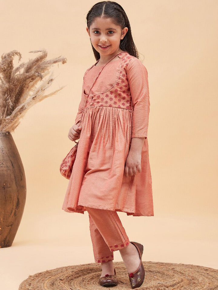 VASTRAMAY Girls Floral Printed Pleated Anarkali Kurta with Pyjamas & Potli Bag