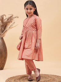 VASTRAMAY Girls Floral Printed Pleated Anarkali Kurta with Pyjamas & Potli Bag
