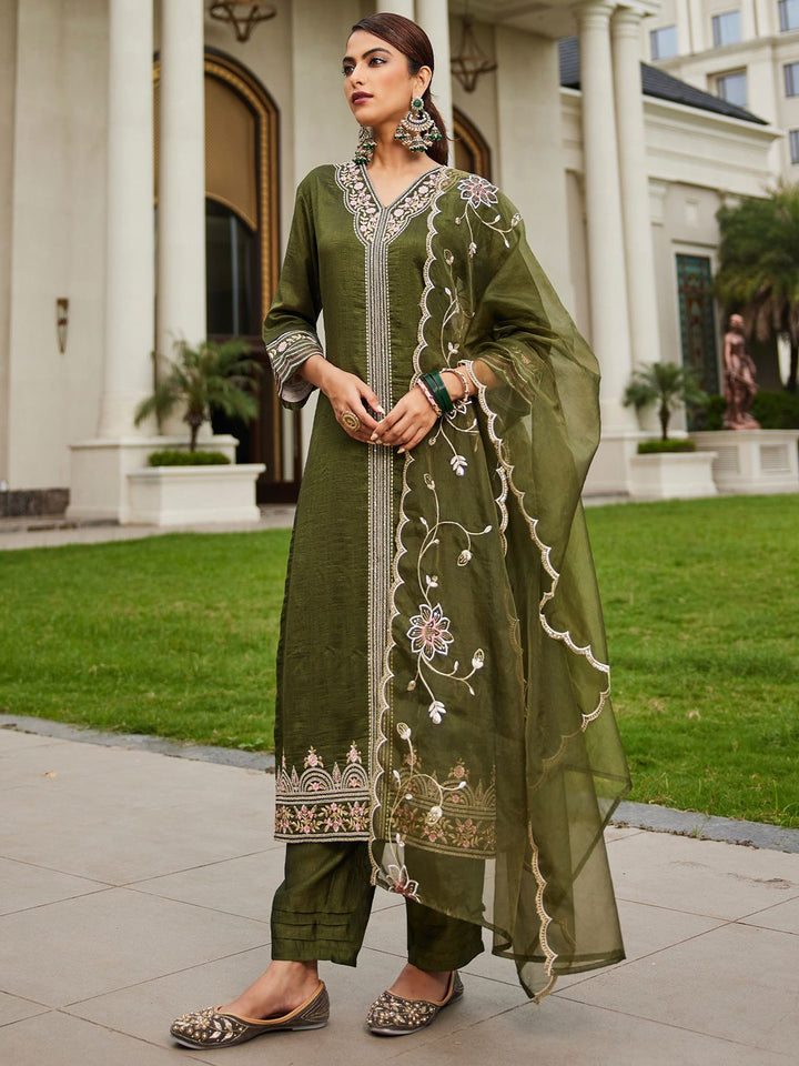 Indo Era Women Floral Embroidered Regular Kurta with Trousers & With Dupatta