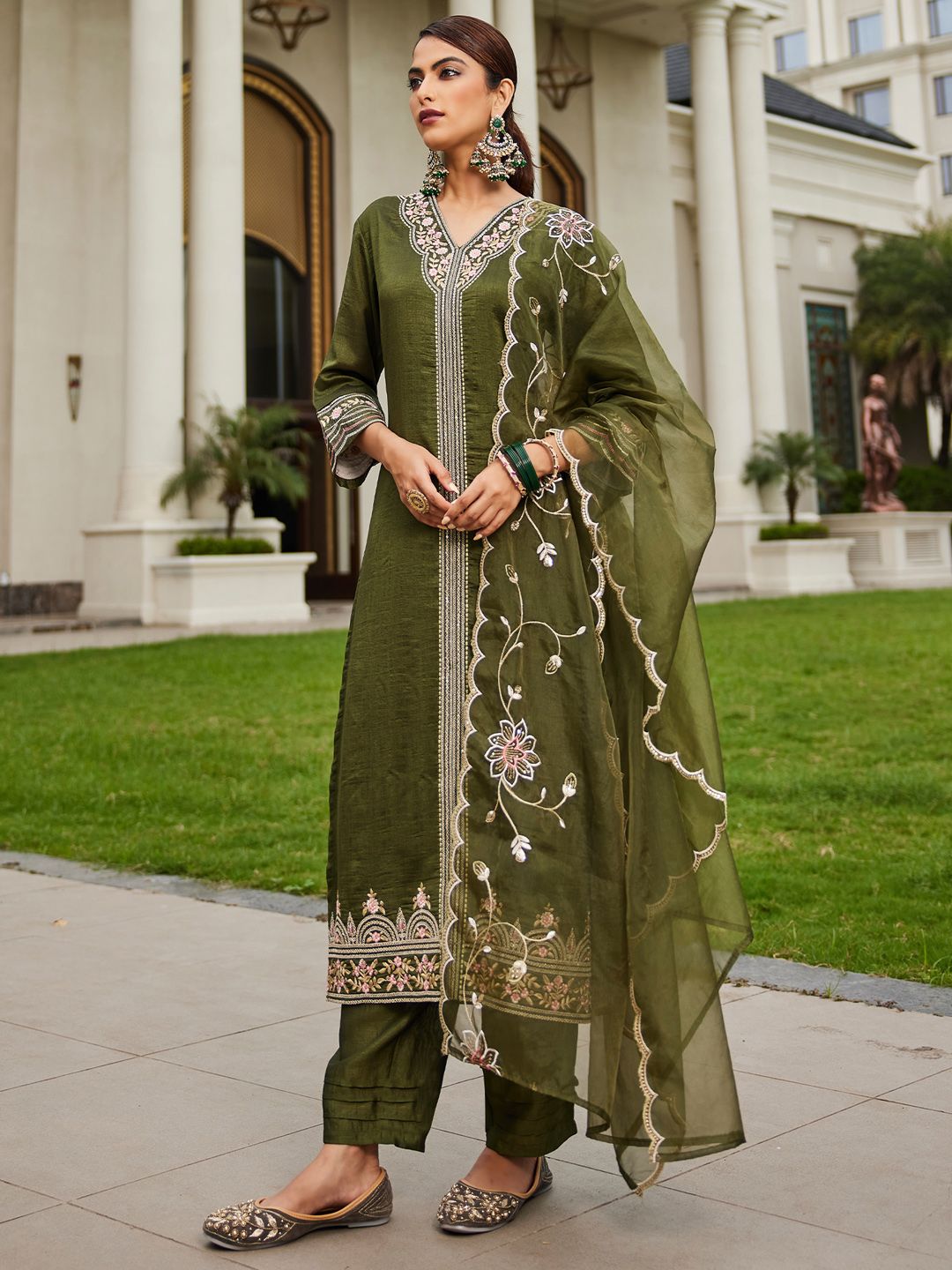 Indo Era Women Floral Embroidered Regular Kurta with Trousers & With Dupatta