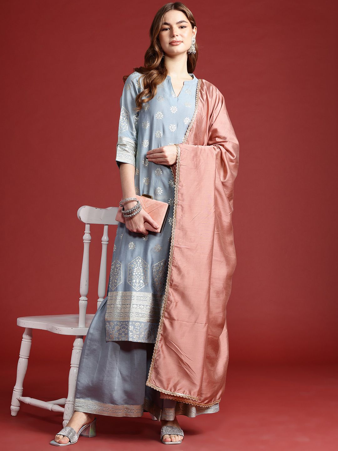 Anouk Women Paisley Print Gotta Patti Kurta dengan Palazzos & Dupatta