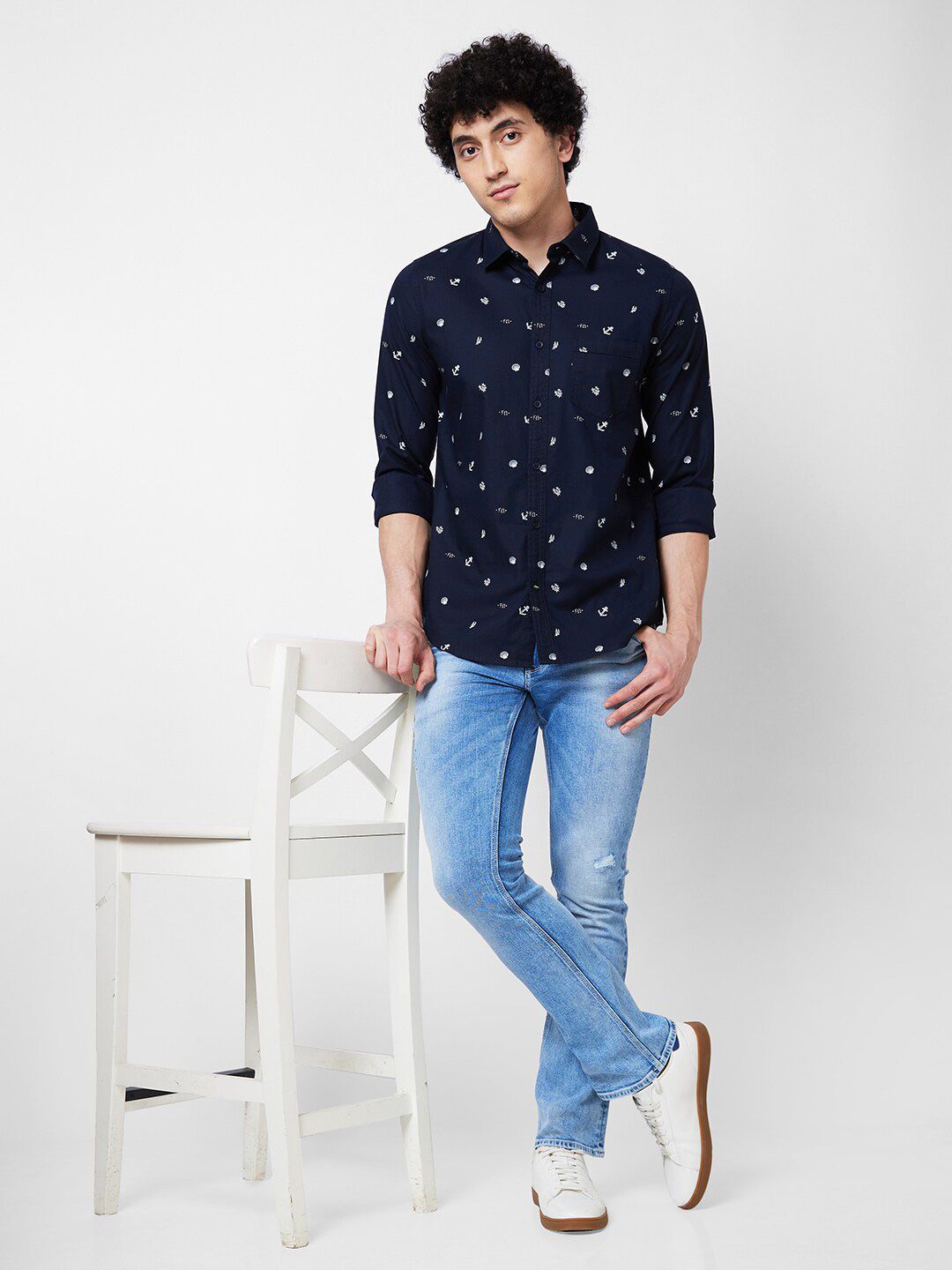 SPYKAR Baju Kasual Bercetak Perbualan Legap