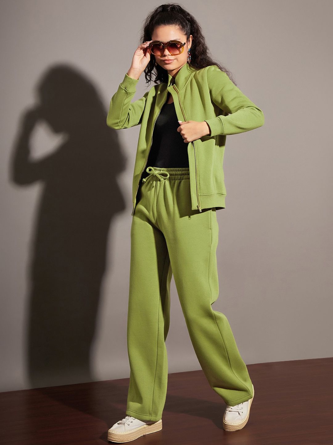 SASSAFRAS Women Olive Relaxed Fit Mid-Rise Fleece Track Pants