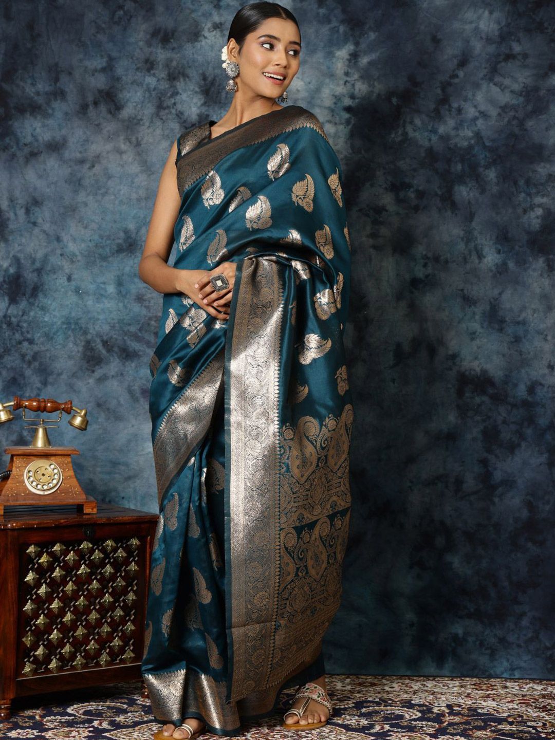 KALINI Ethnic Motifs Woven Design Zari Banarasi Saree