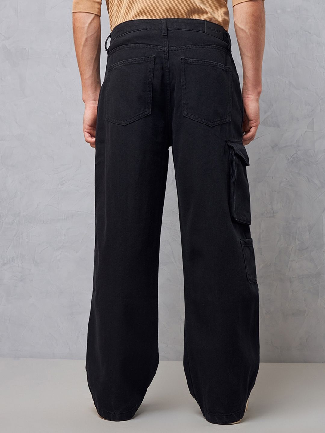 Bewakoof Men's Black Baggy Distressed Cargo Mid-Rise Jeans