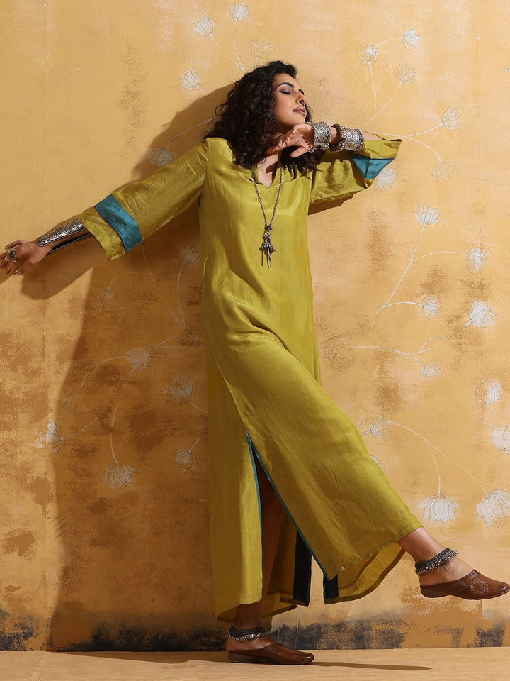 trueBrowns Women Lime Muslin Silk Straight Maxi Dress