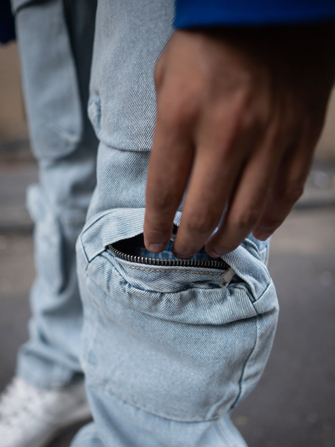 Powerlook Men Cotton Mid-Rise Relaxed Fit Light Fade Jeans With Pockets