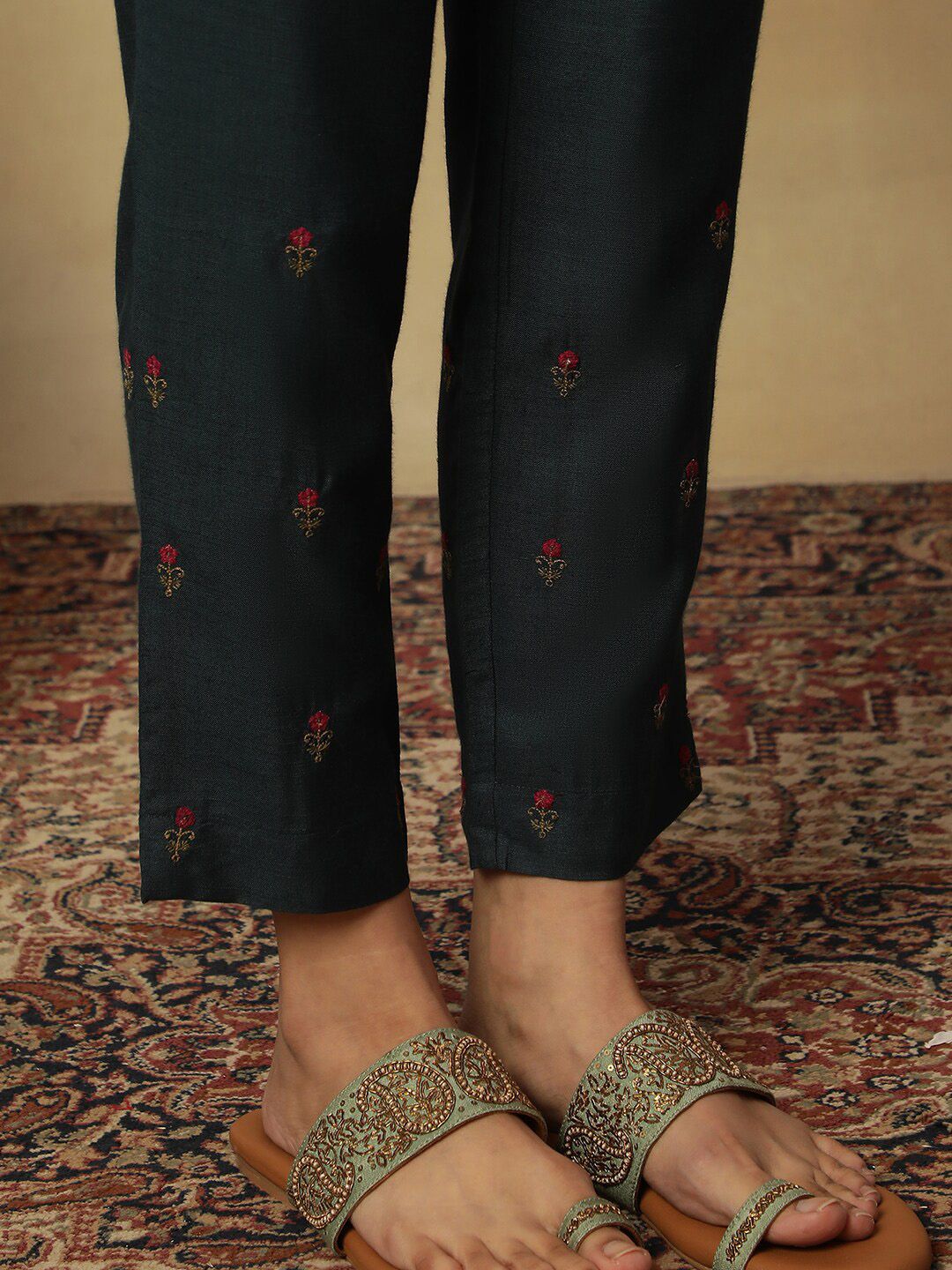 W Women Slim Fit Cropped Ethnic Trouser