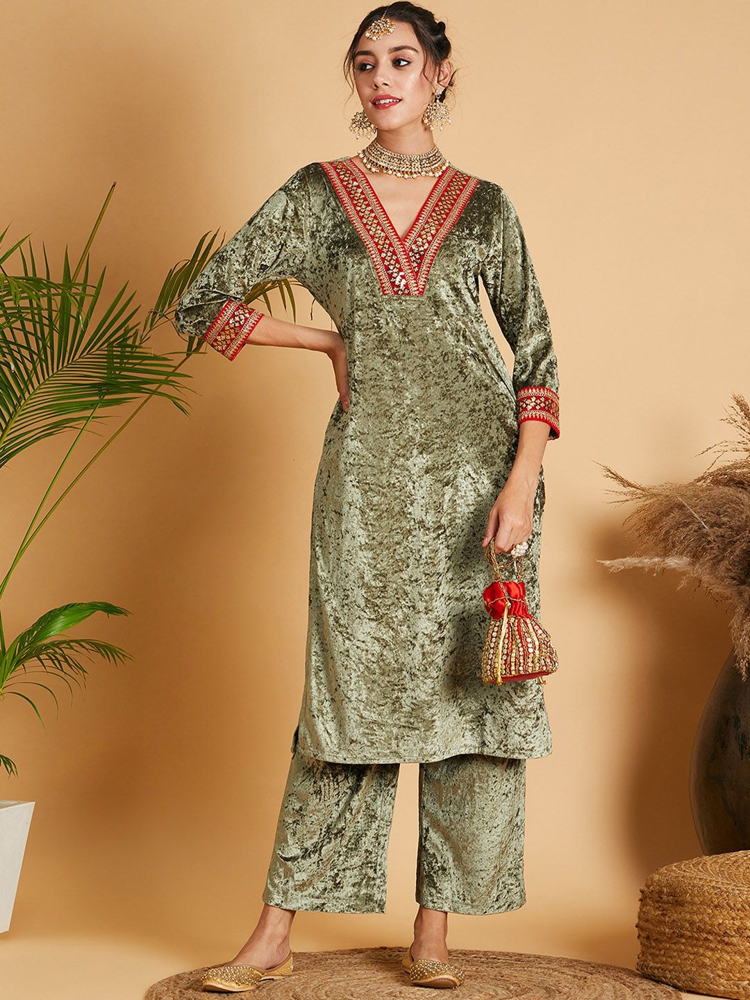 Shae by SASSAFRAS Thread Work Velvet Straight Kurta