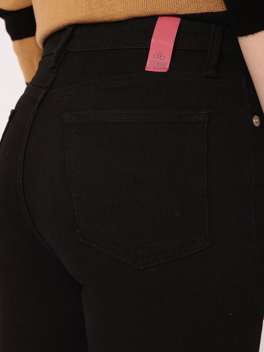 DressBerry Women Classic Touch Stretchable Frayed Cropped Jeans