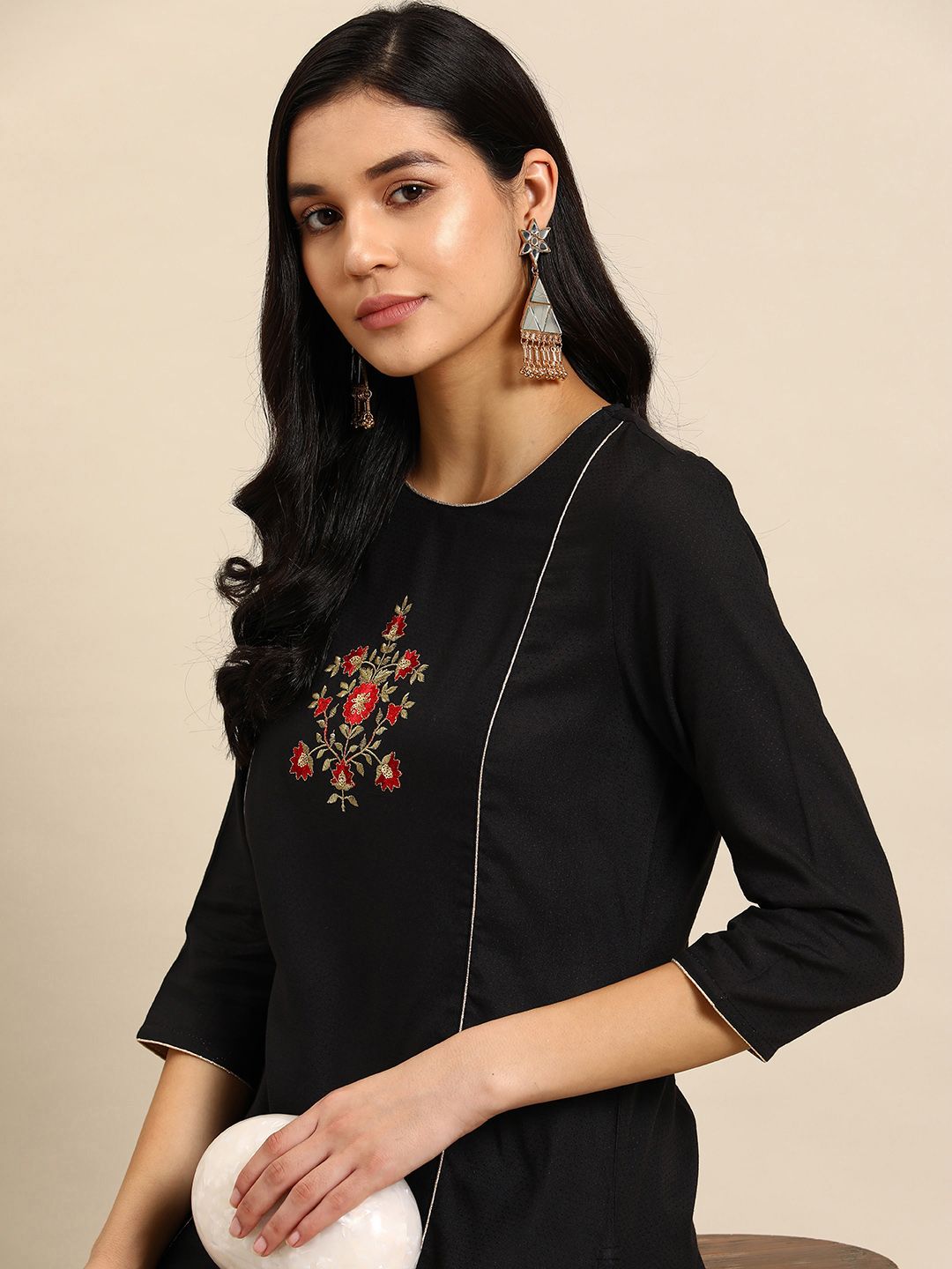 all about you Women Floral Embroidered Kurta