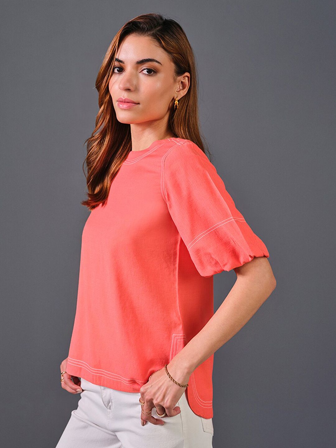 AND Round Neck Puff Sleeves High-Low Top