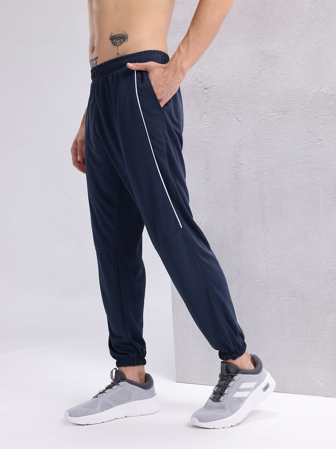 HRX by Hrithik Roshan Men Rapid-Dry Cargo Style Training Joggers