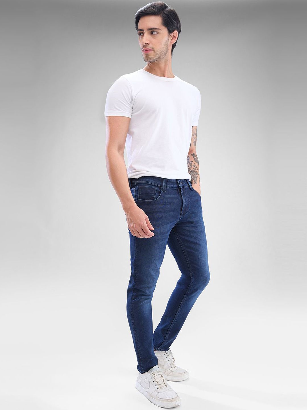 SPYKAR Men Slim Fit Low-Rise Light Fade Clean Look Stretchable Jeans
