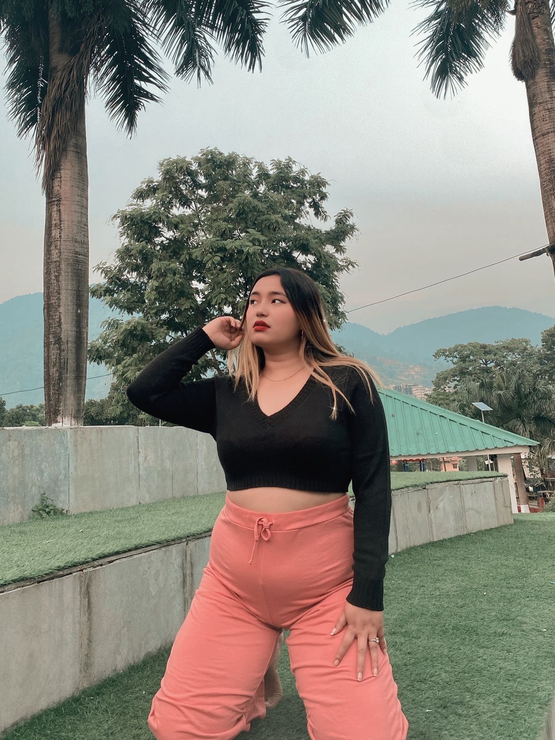 SASSAFRAS Women Peach-Coloured Solid Wide Leg Track Pants